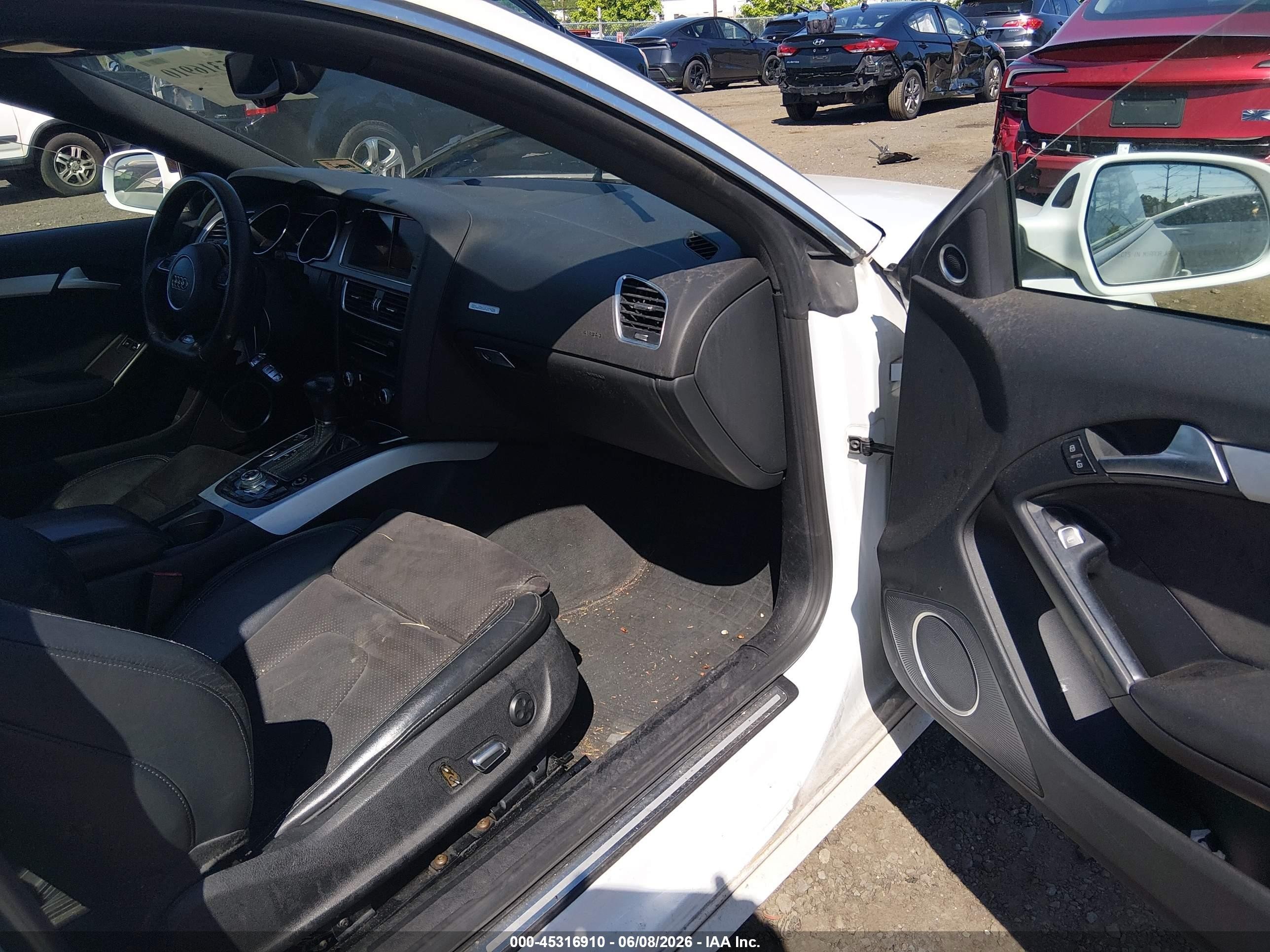 2013 Audi A5 2.0t Premium White vin: WAUWFAFR2DA040937