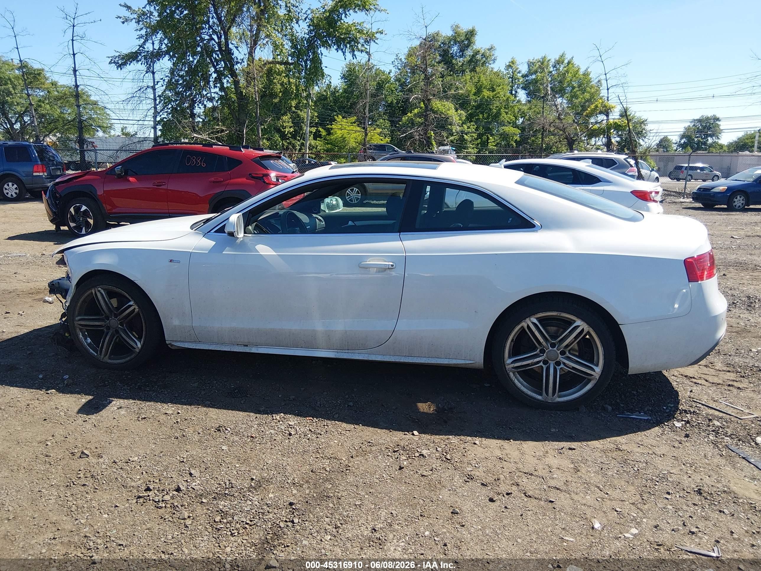 2013 Audi A5 2.0t Premium White vin: WAUWFAFR2DA040937
