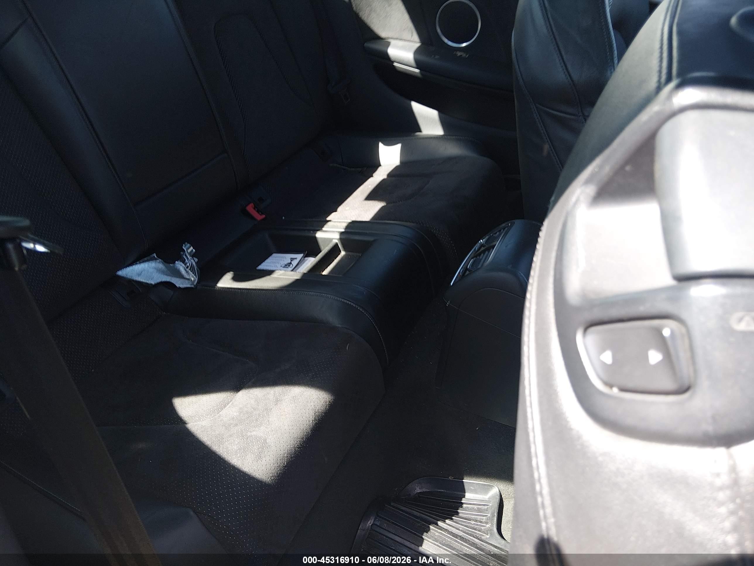 2013 Audi A5 2.0t Premium White vin: WAUWFAFR2DA040937