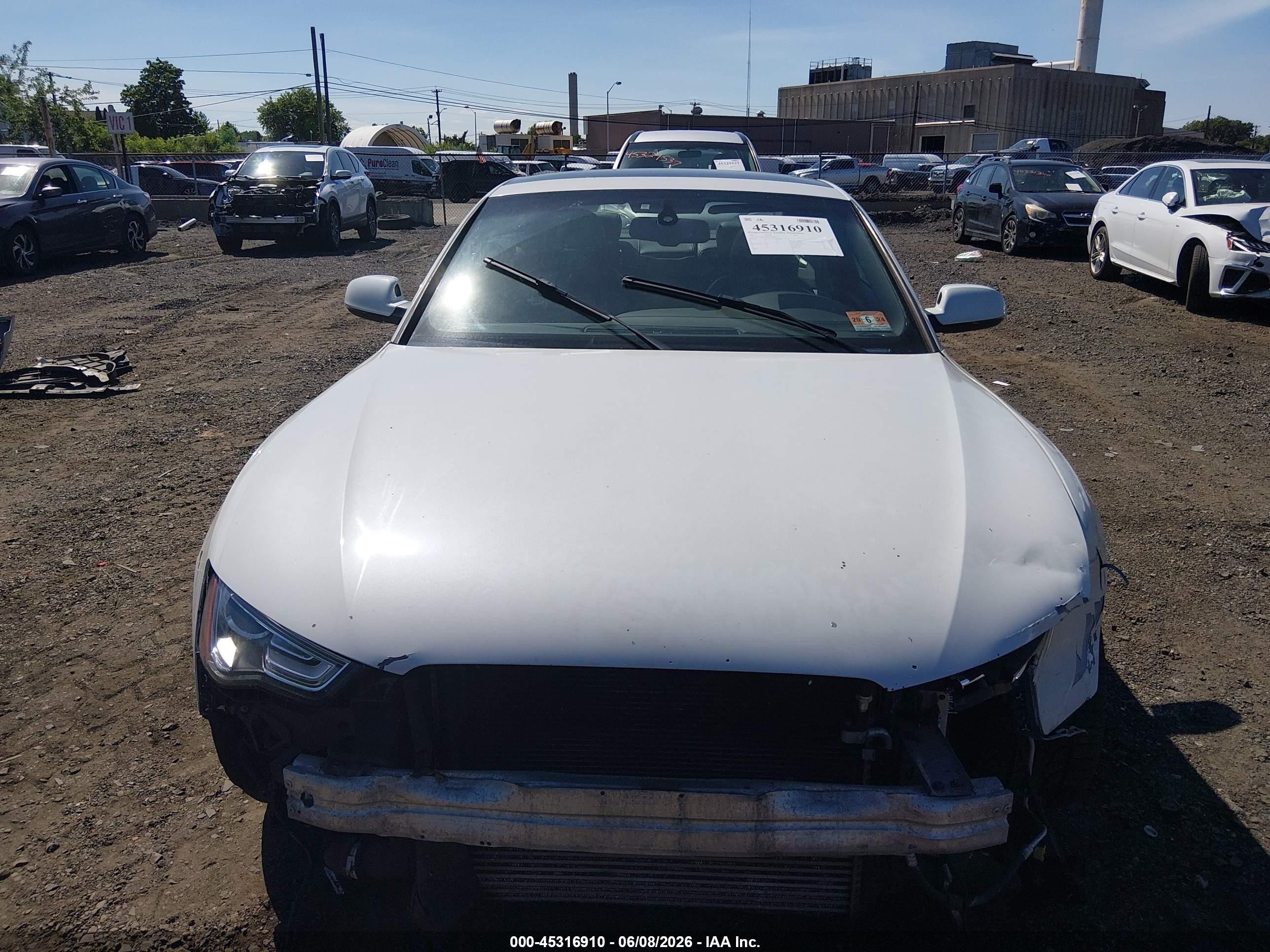2013 Audi A5 2.0t Premium White vin: WAUWFAFR2DA040937