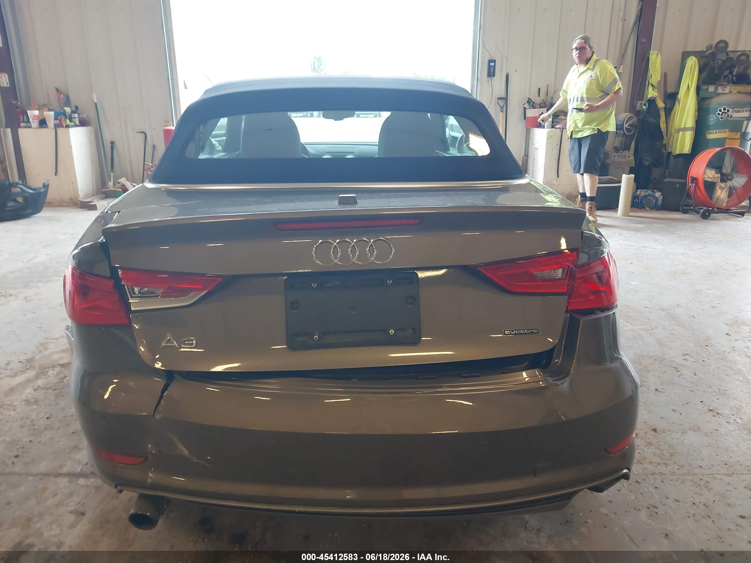 2015 Audi A3 2.0t Premium Gray vin: WAUWFLFFXF1113668
