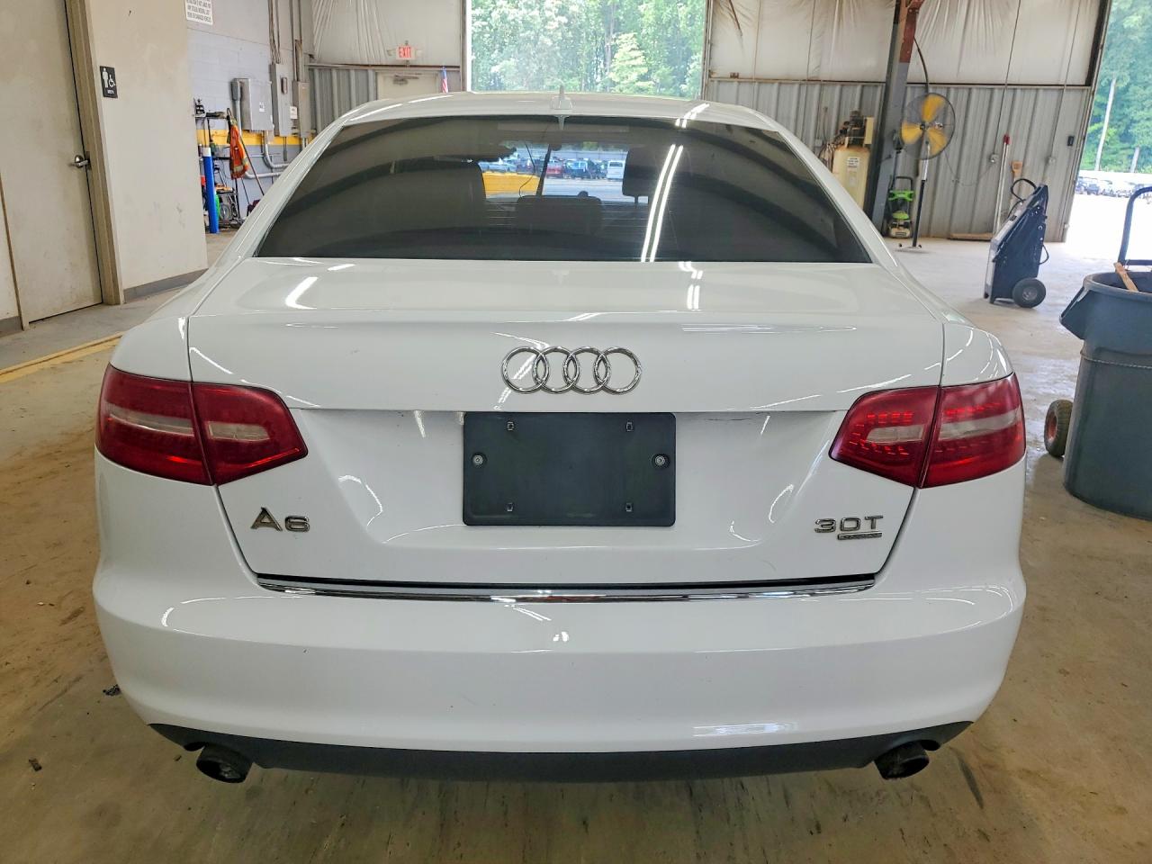 2009 Audi A6 Quattro White vin: WAUWG74F49N024473