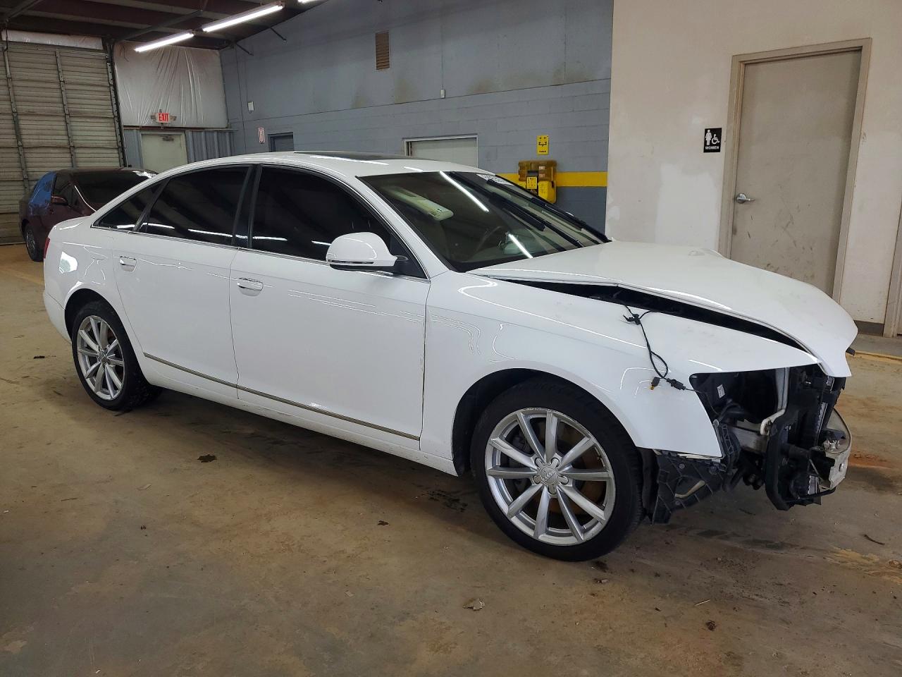 2009 Audi A6 Quattro White vin: WAUWG74F49N024473