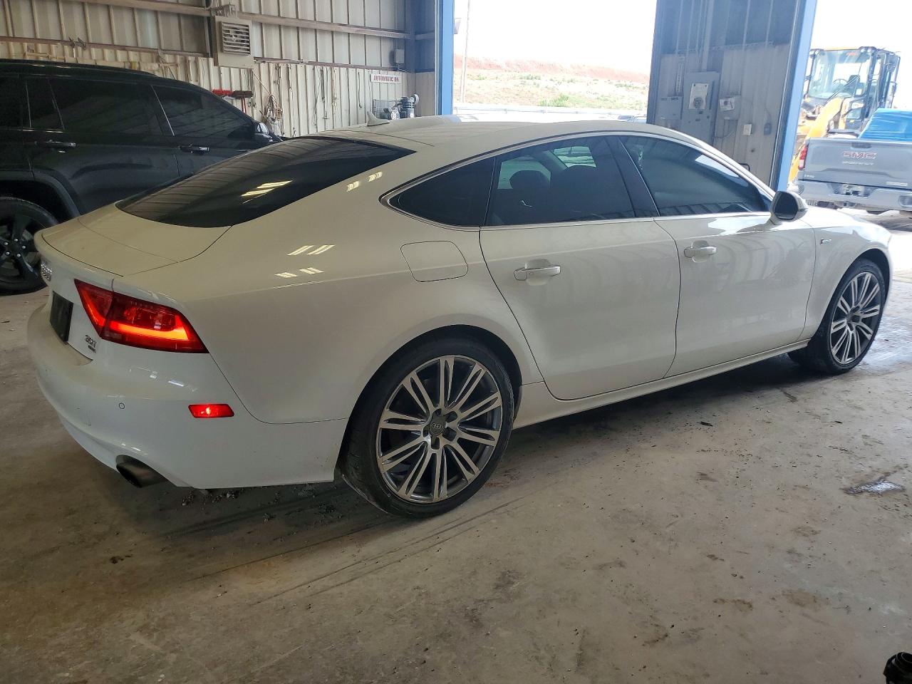 2014 Audi A7 Premium Plus Белый vin: WAUWGAFC5EN079850