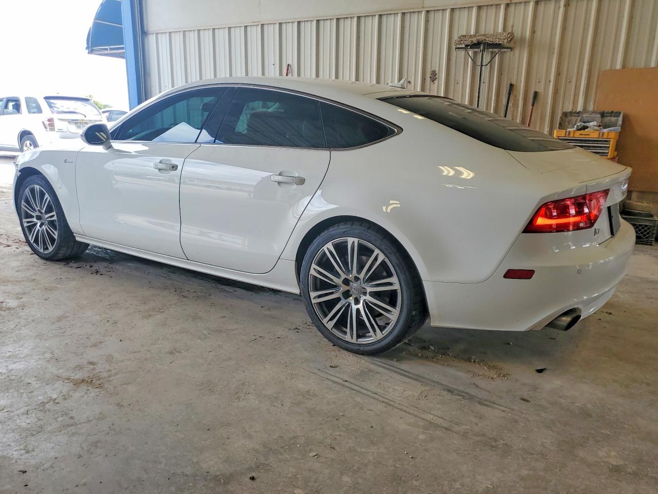 2014 Audi A7 Premium Plus Белый vin: WAUWGAFC5EN079850