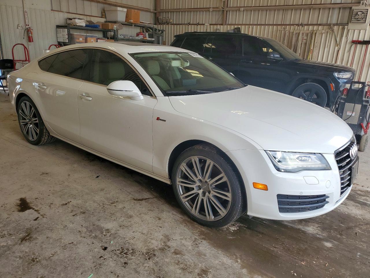 2014 Audi A7 Premium Plus Белый vin: WAUWGAFC5EN079850