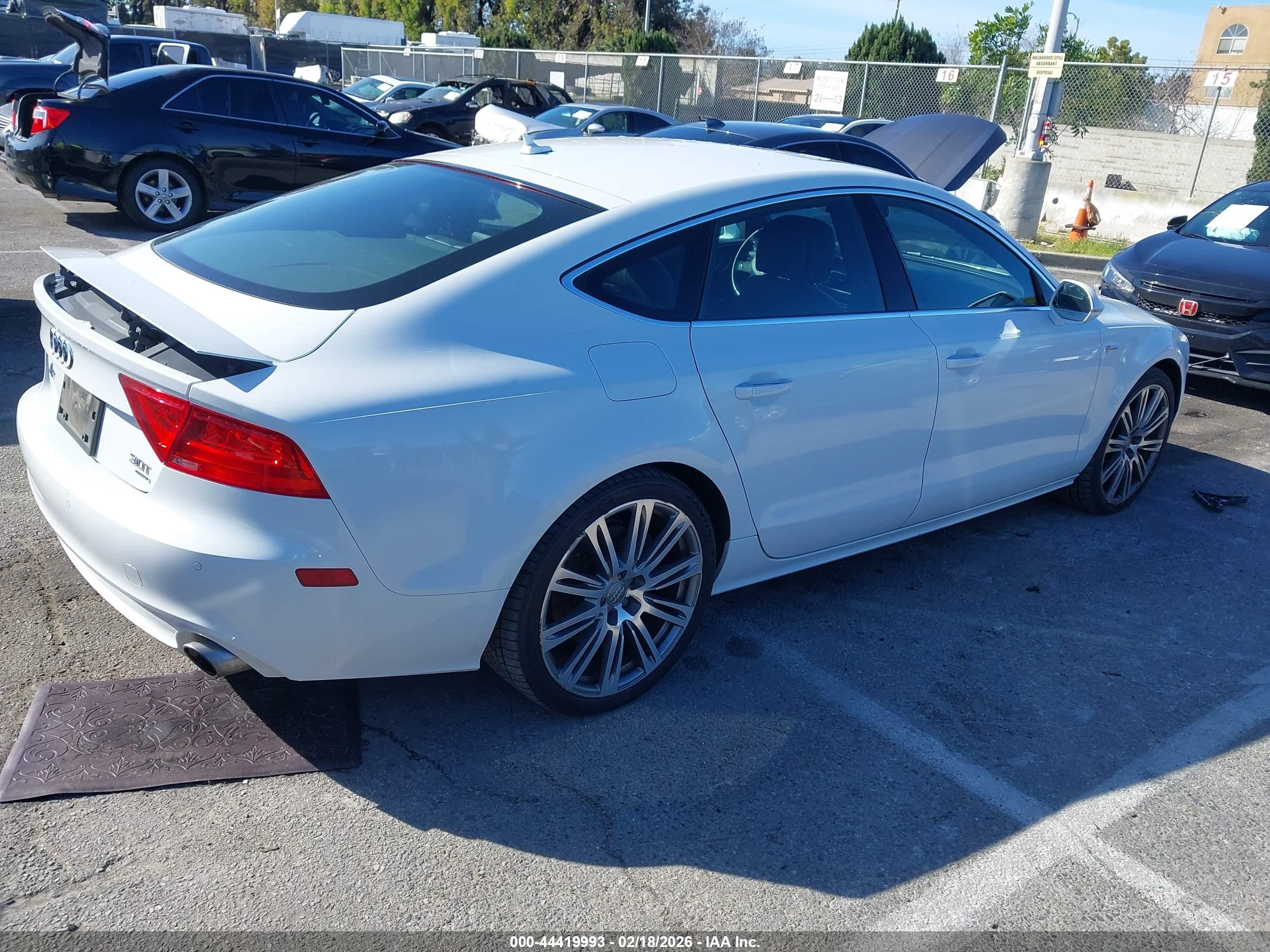 2014 Audi A7 3.0t Premium Plus White vin: WAUWGAFC7EN080708