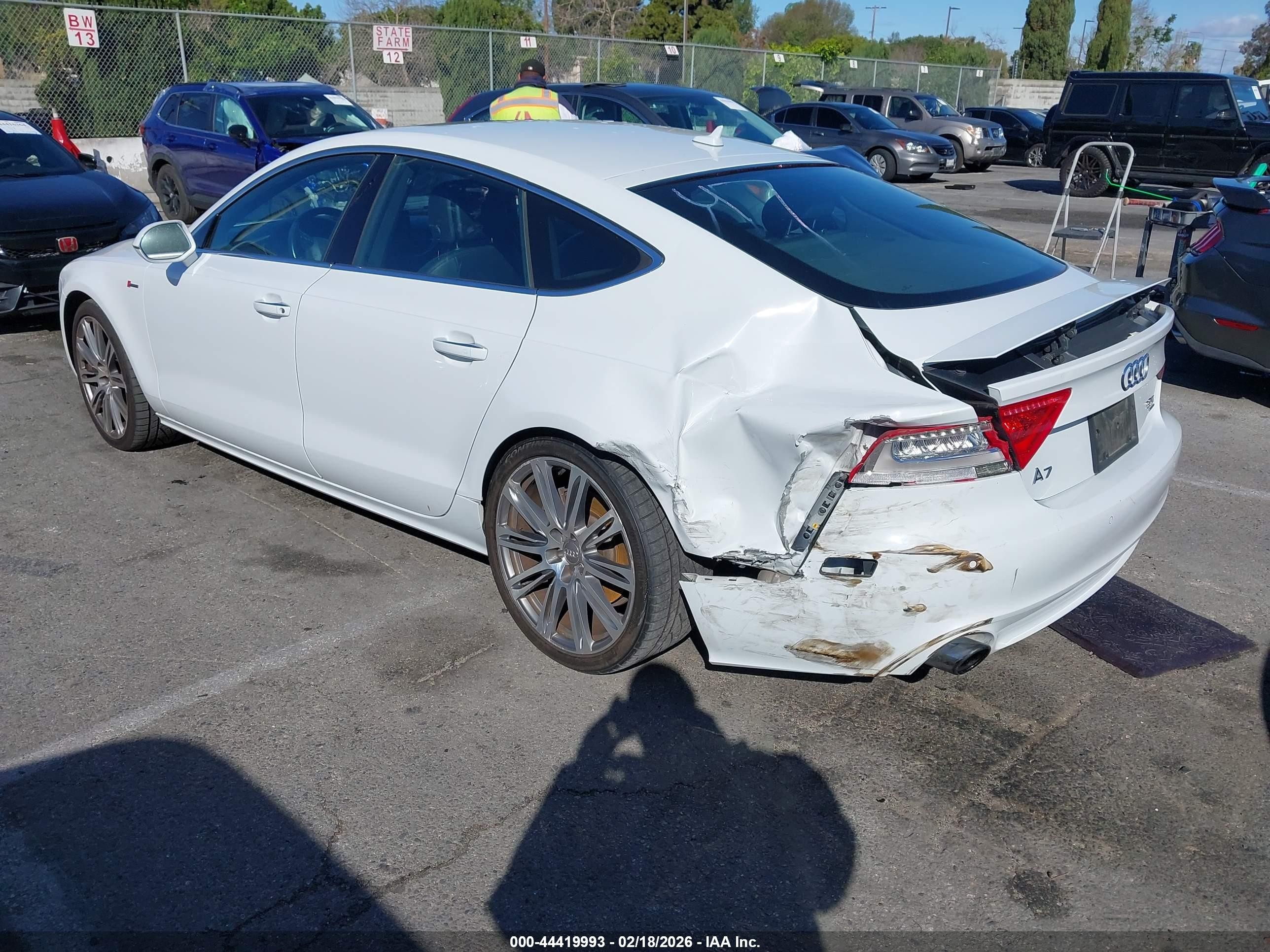 2014 Audi A7 3.0t Premium Plus White vin: WAUWGAFC7EN080708