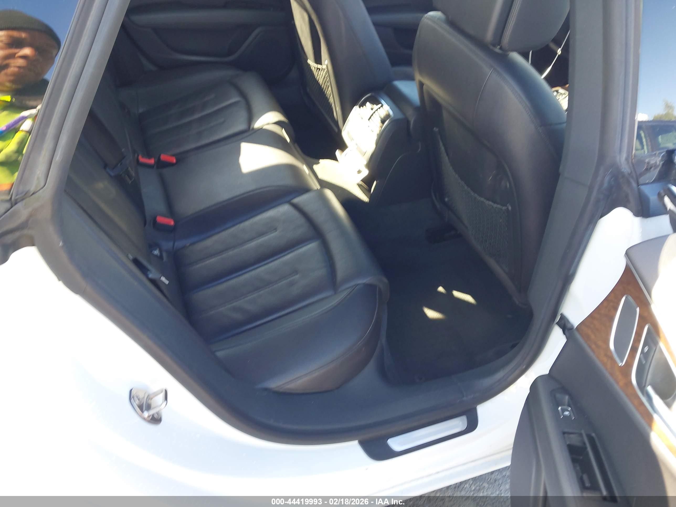 2014 Audi A7 3.0t Premium Plus White vin: WAUWGAFC7EN080708