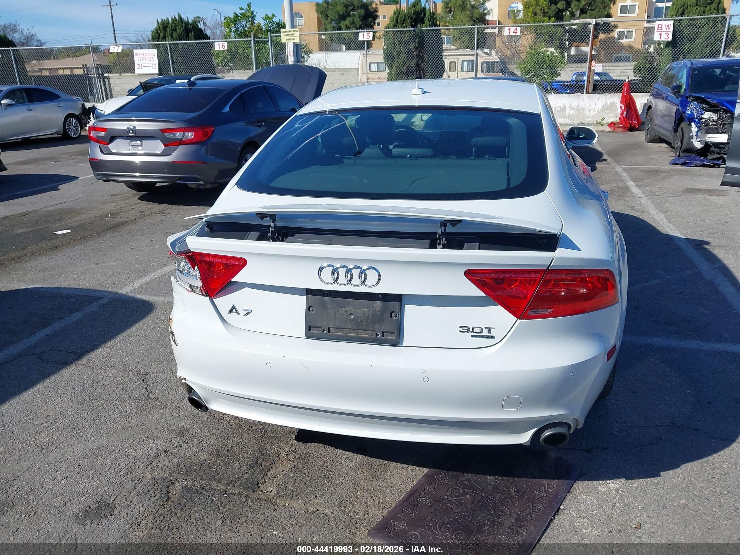 2014 Audi A7 3.0t Premium Plus White vin: WAUWGAFC7EN080708