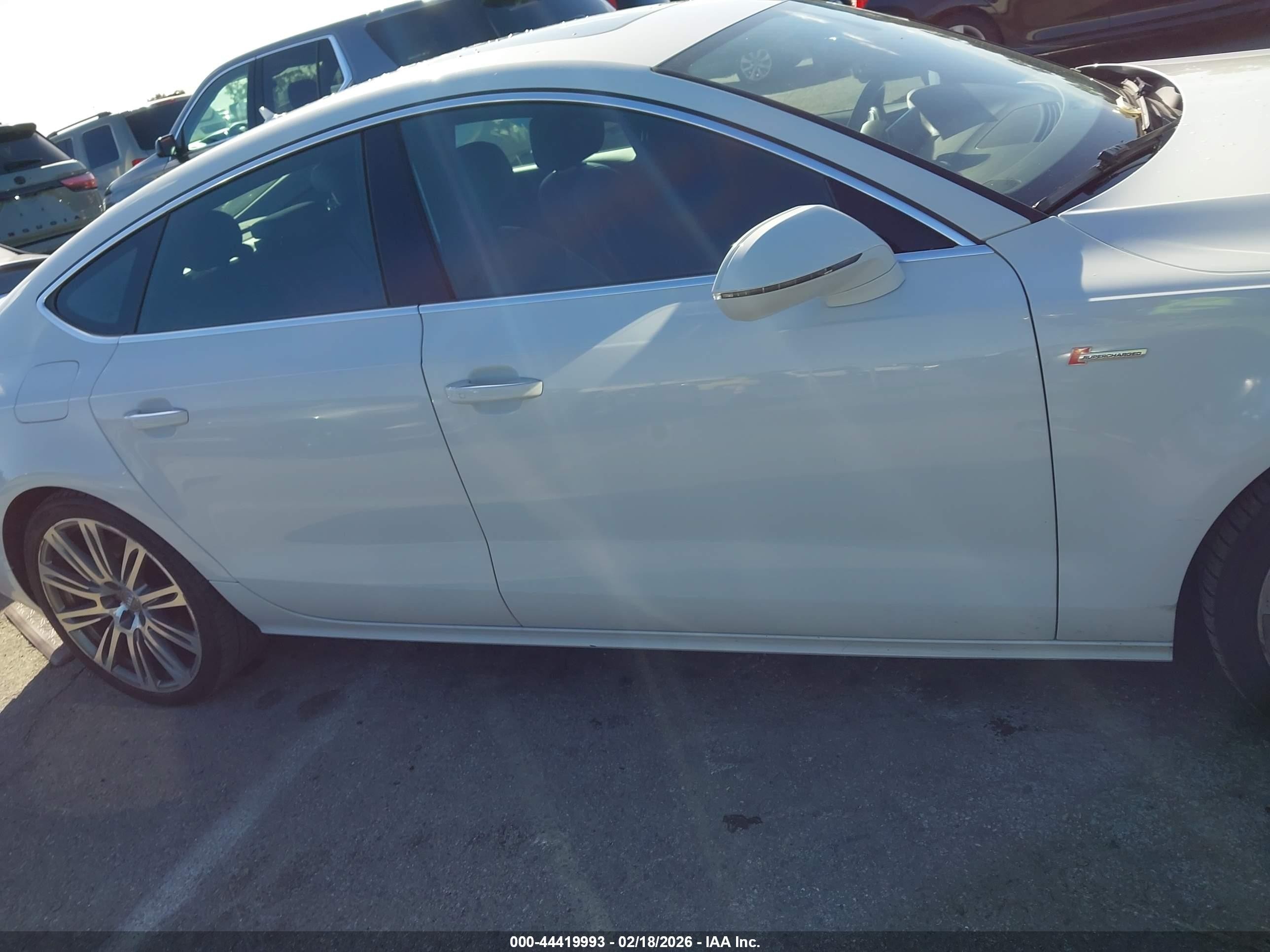 2014 Audi A7 3.0t Premium Plus White vin: WAUWGAFC7EN080708