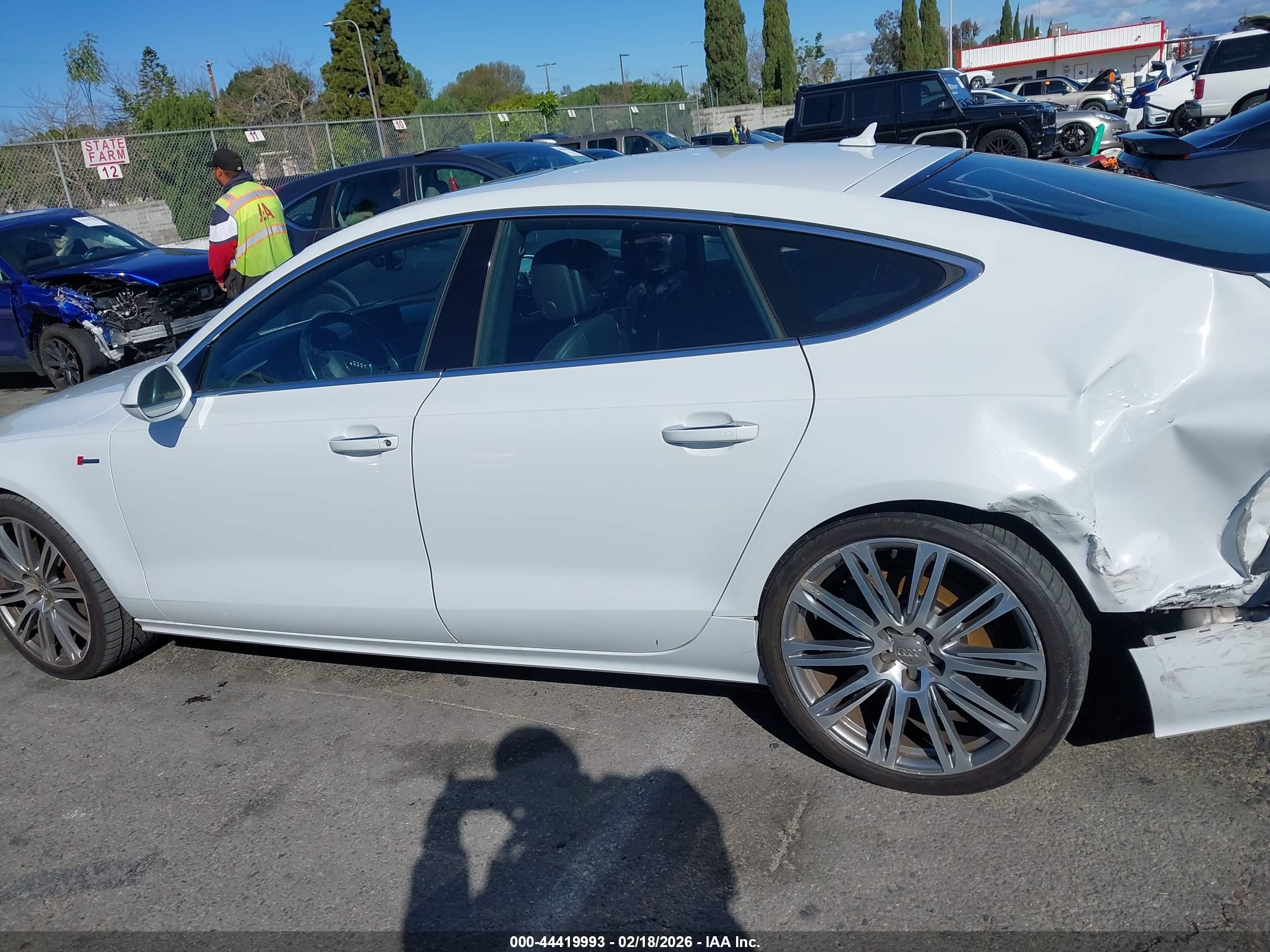 2014 Audi A7 3.0t Premium Plus White vin: WAUWGAFC7EN080708