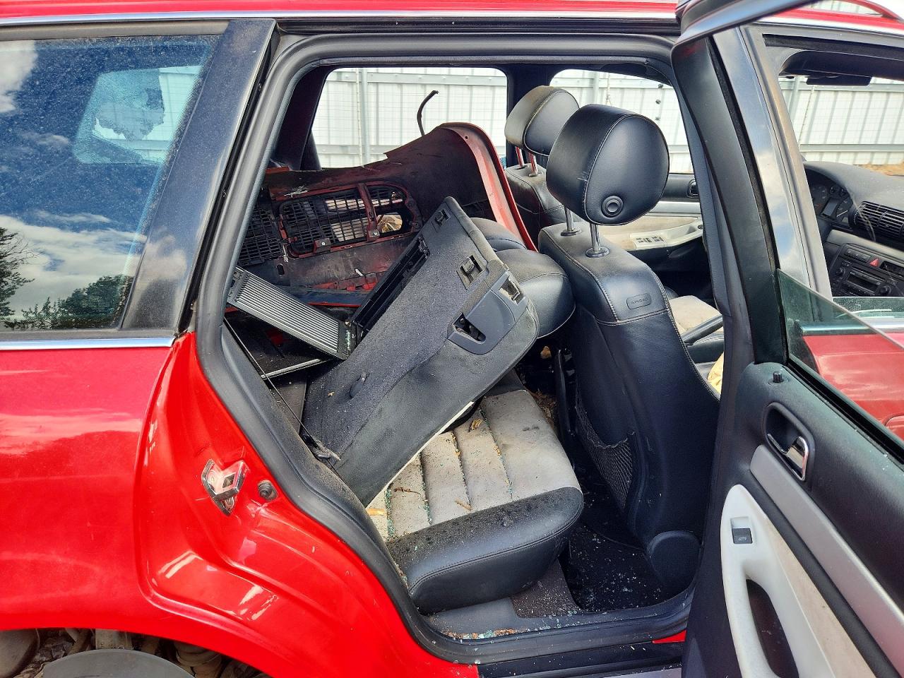 2001 Audi S4 Avant Quattro Red vin: WAUXD68D71A074876