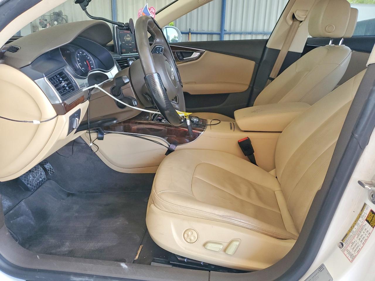 2012 Audi A7 Premium Plus White vin: WAUYGAFC7CN142923