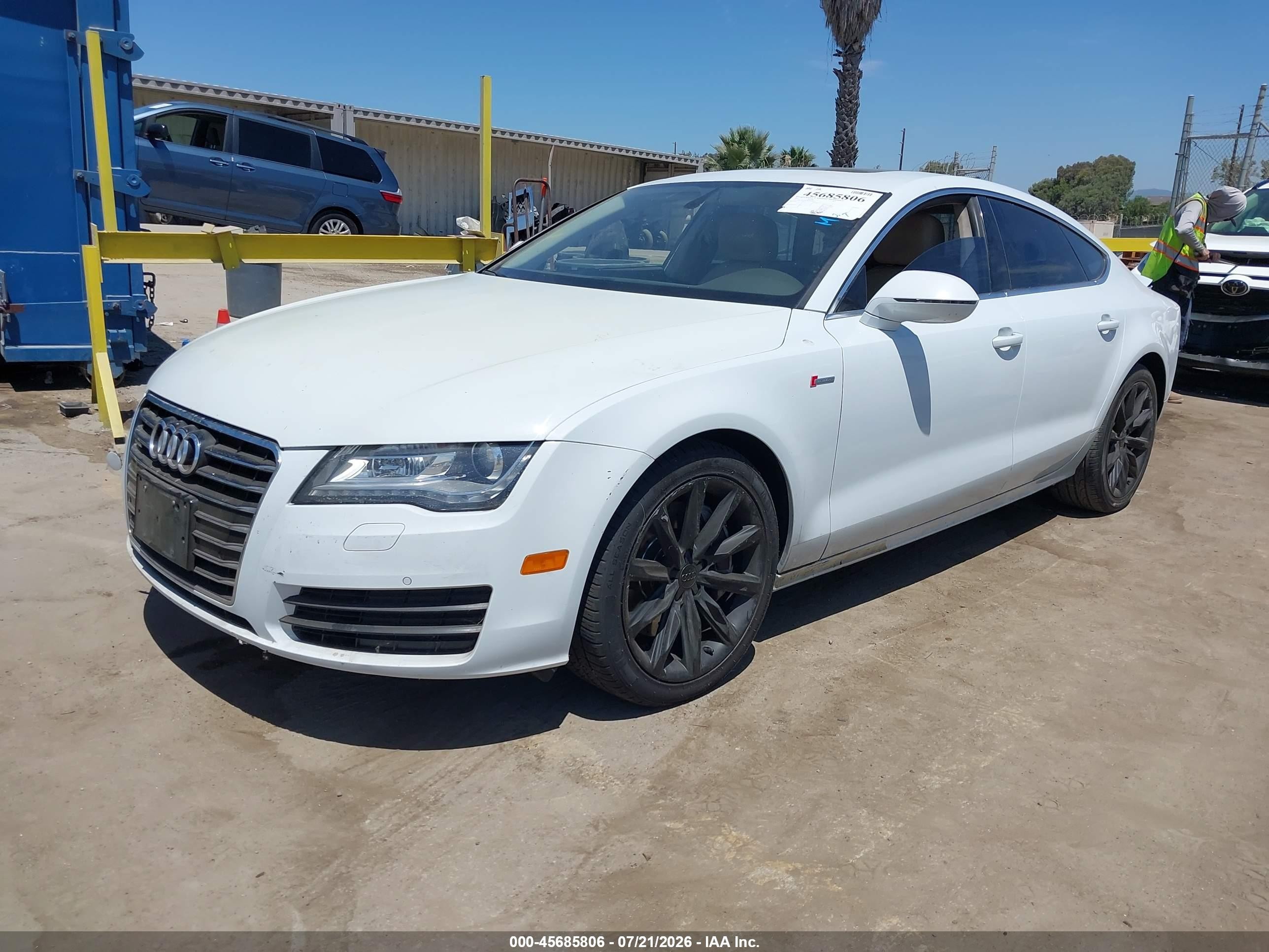 2012 Audi A7 Premium White vin: WAUYGAFC8CN061851