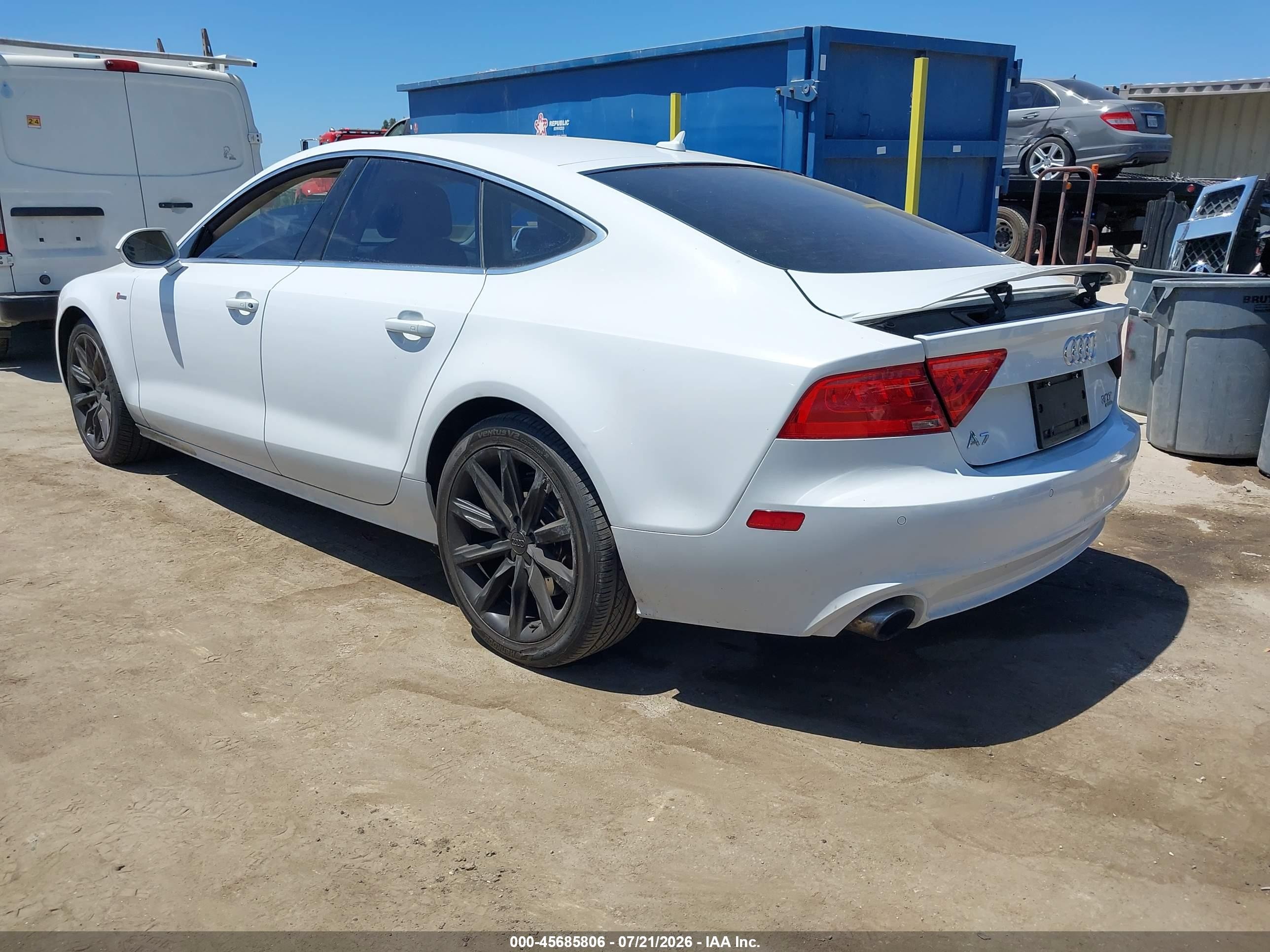 2012 Audi A7 Premium White vin: WAUYGAFC8CN061851