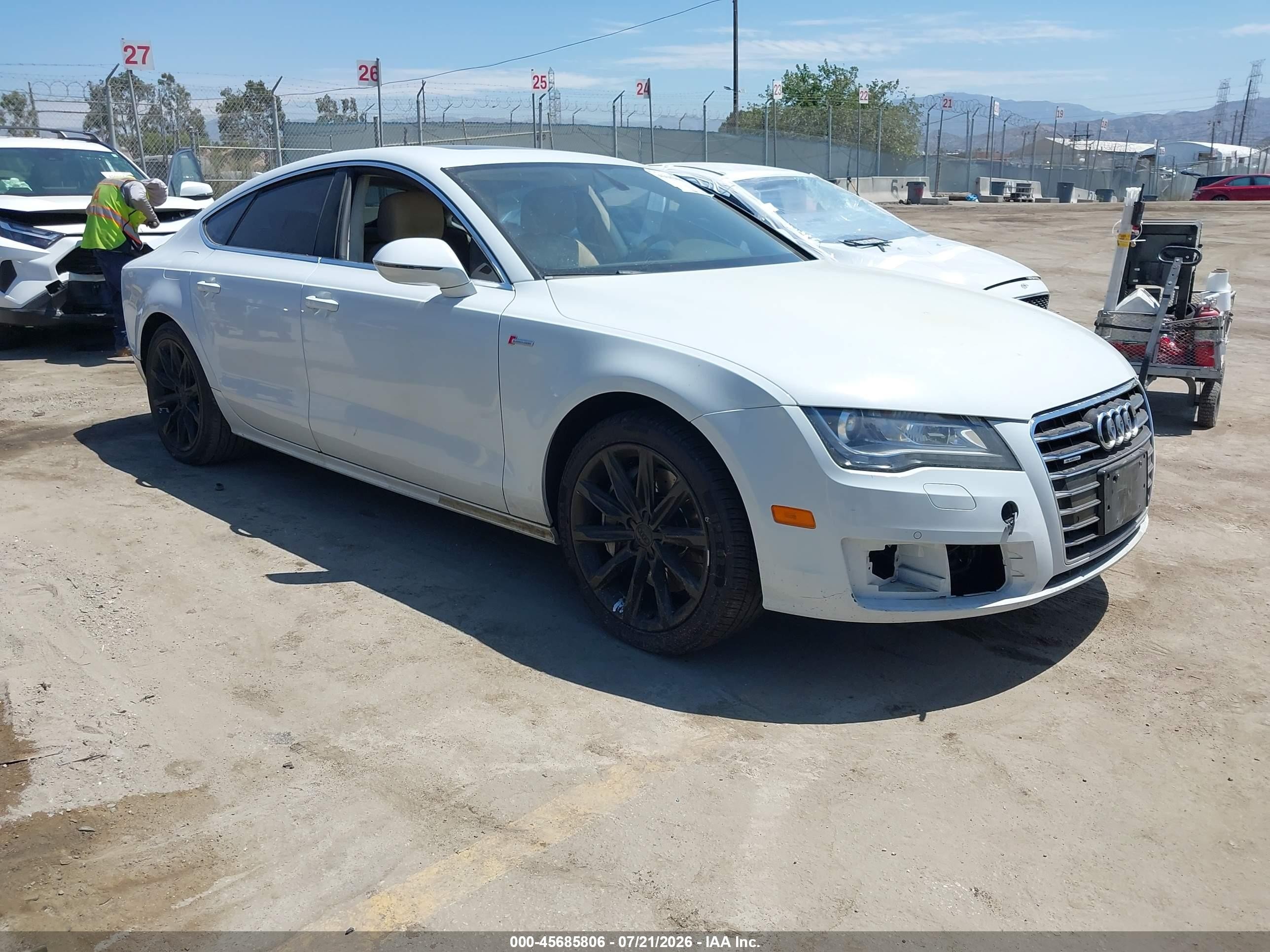 2012 Audi A7 Premium White vin: WAUYGAFC8CN061851