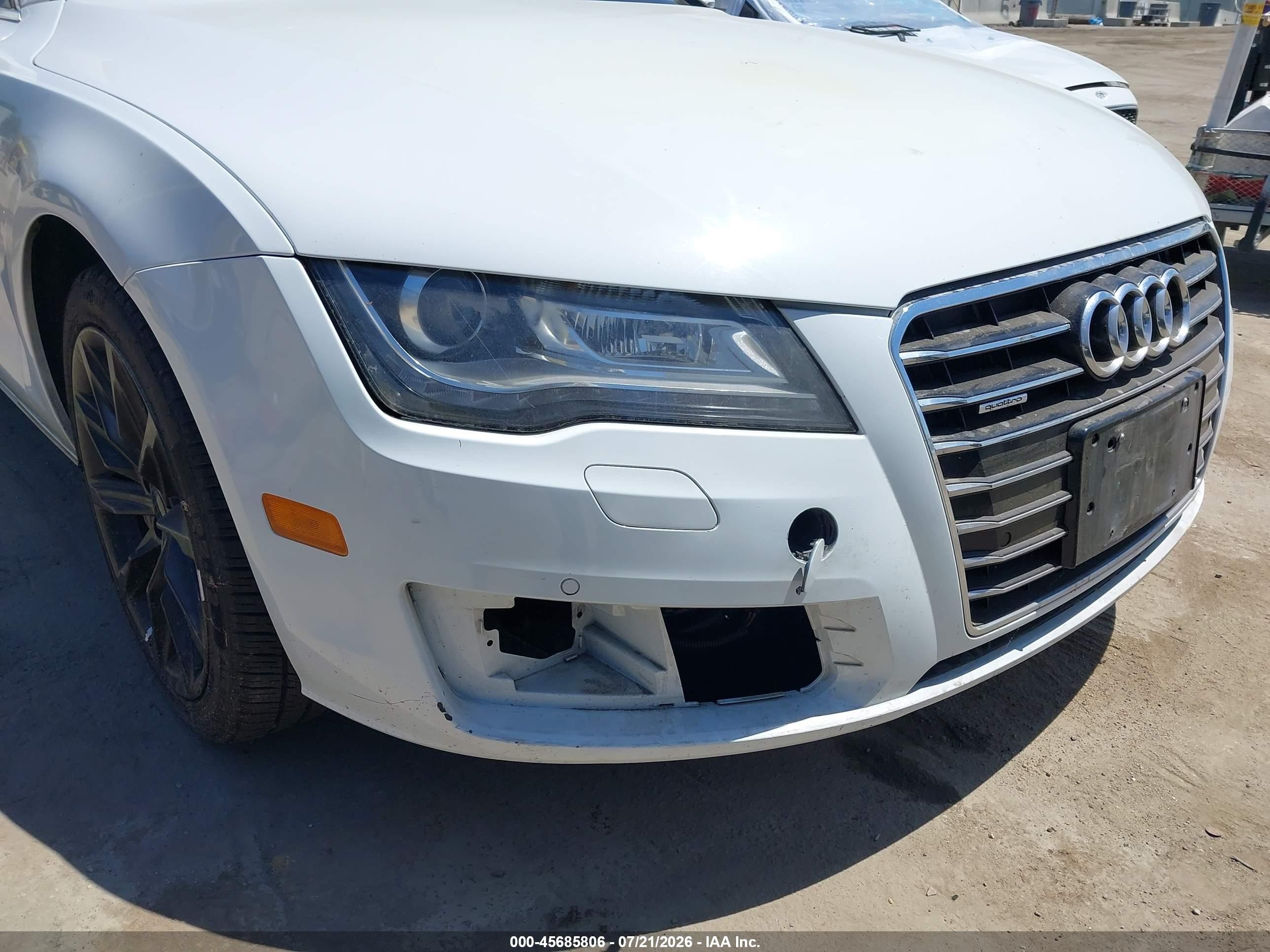 2012 Audi A7 Premium White vin: WAUYGAFC8CN061851