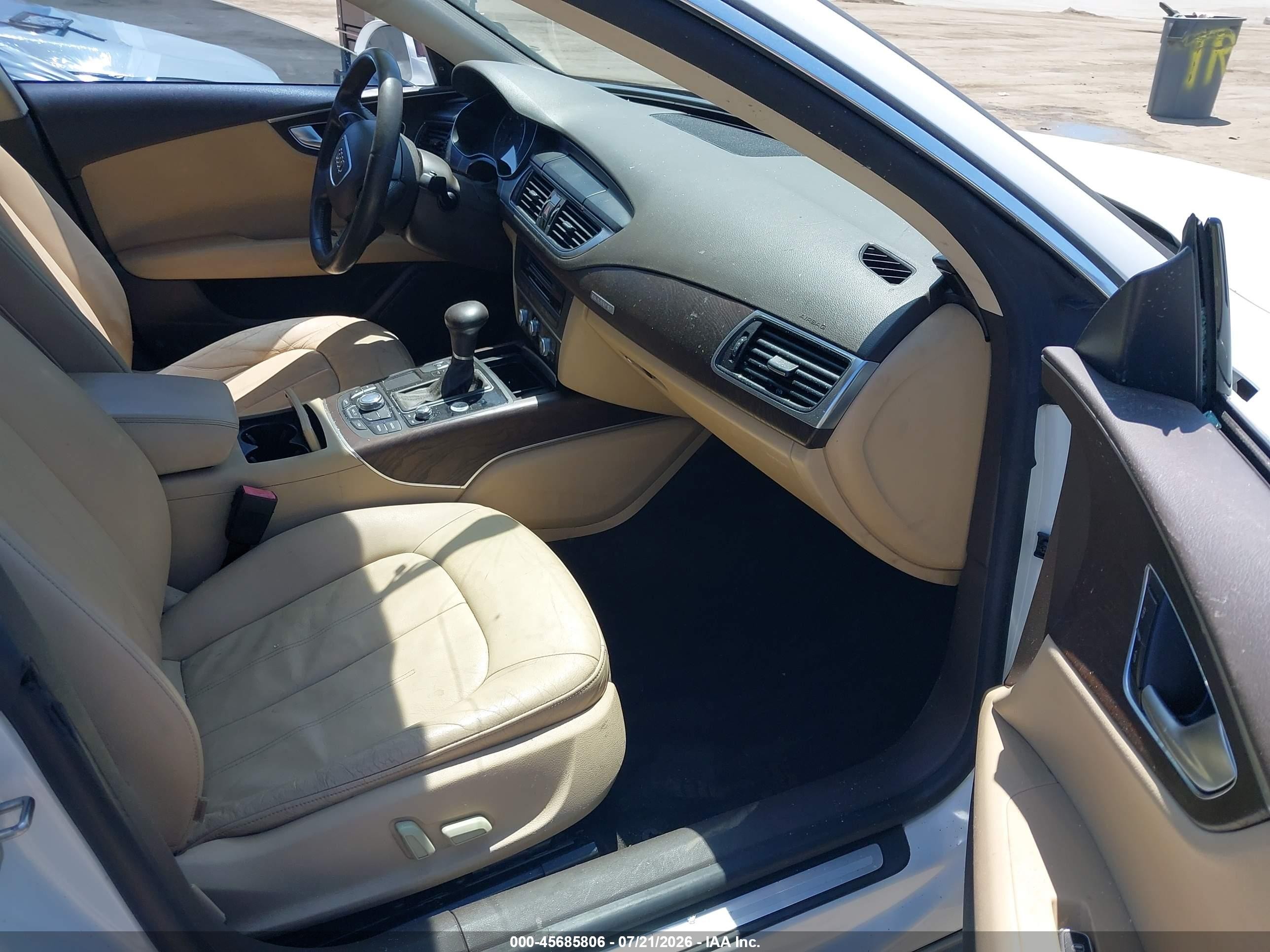 2012 Audi A7 Premium White vin: WAUYGAFC8CN061851