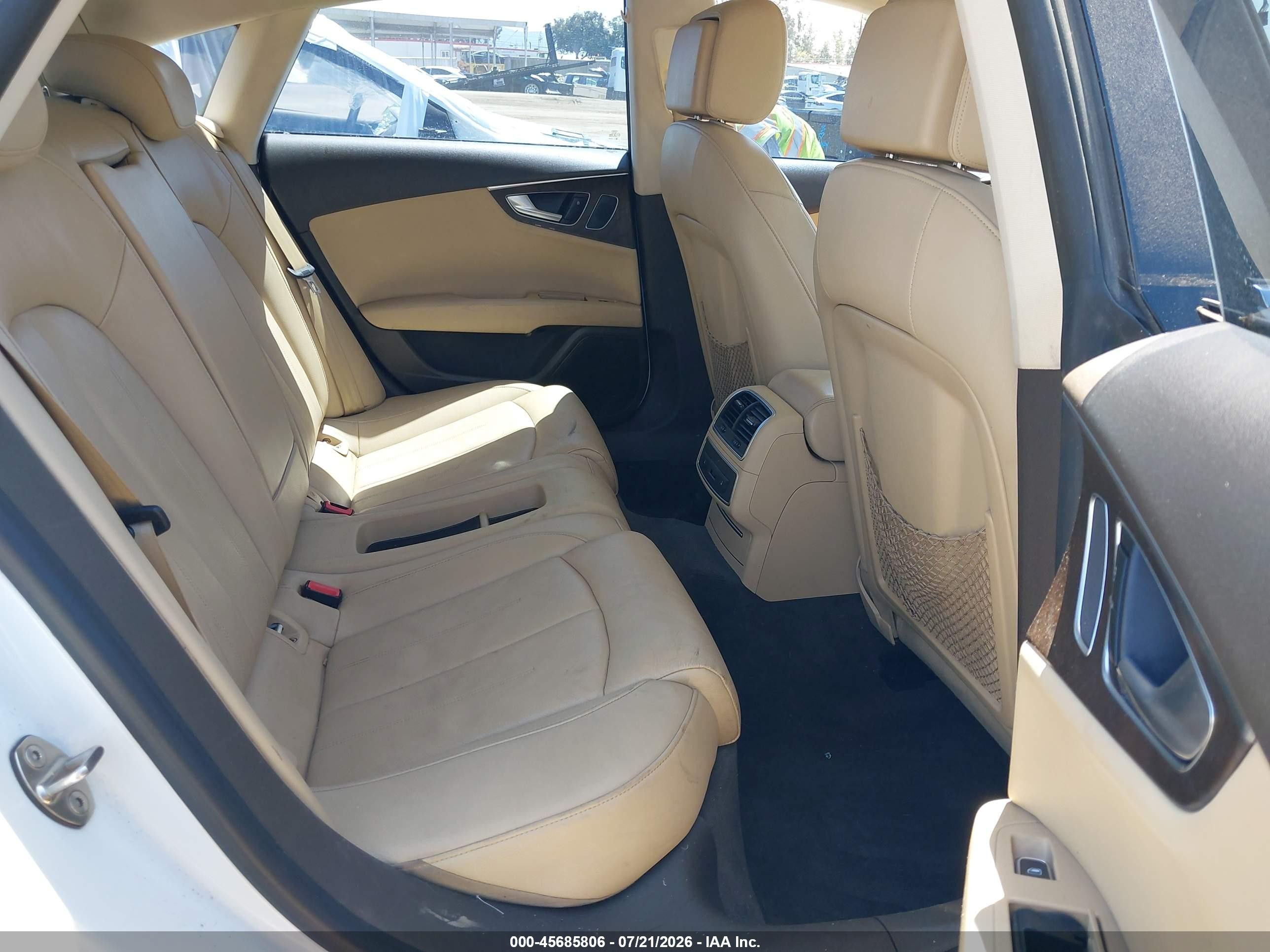 2012 Audi A7 Premium White vin: WAUYGAFC8CN061851