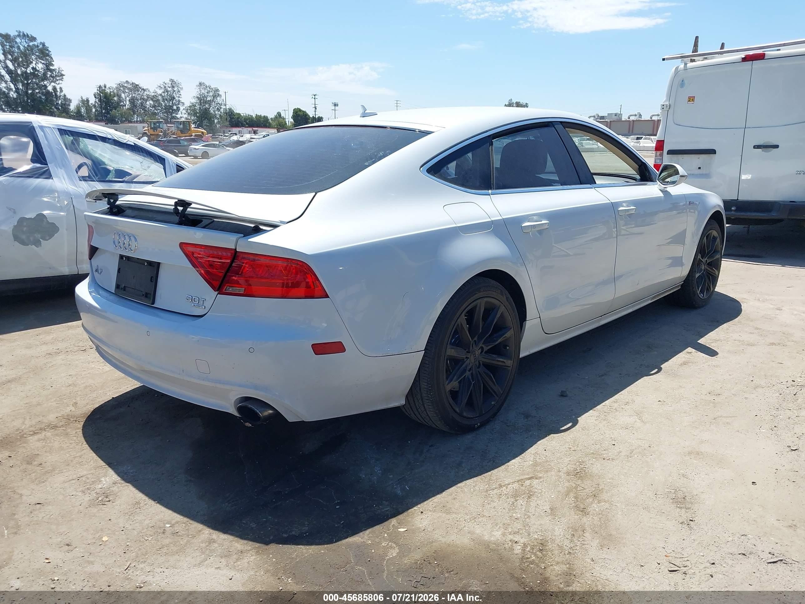 2012 Audi A7 Premium White vin: WAUYGAFC8CN061851