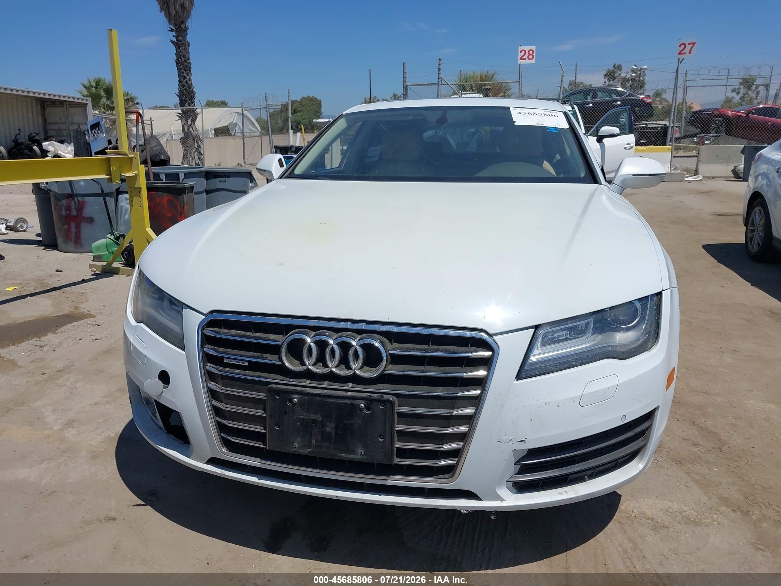 2012 Audi A7 Premium White vin: WAUYGAFC8CN061851