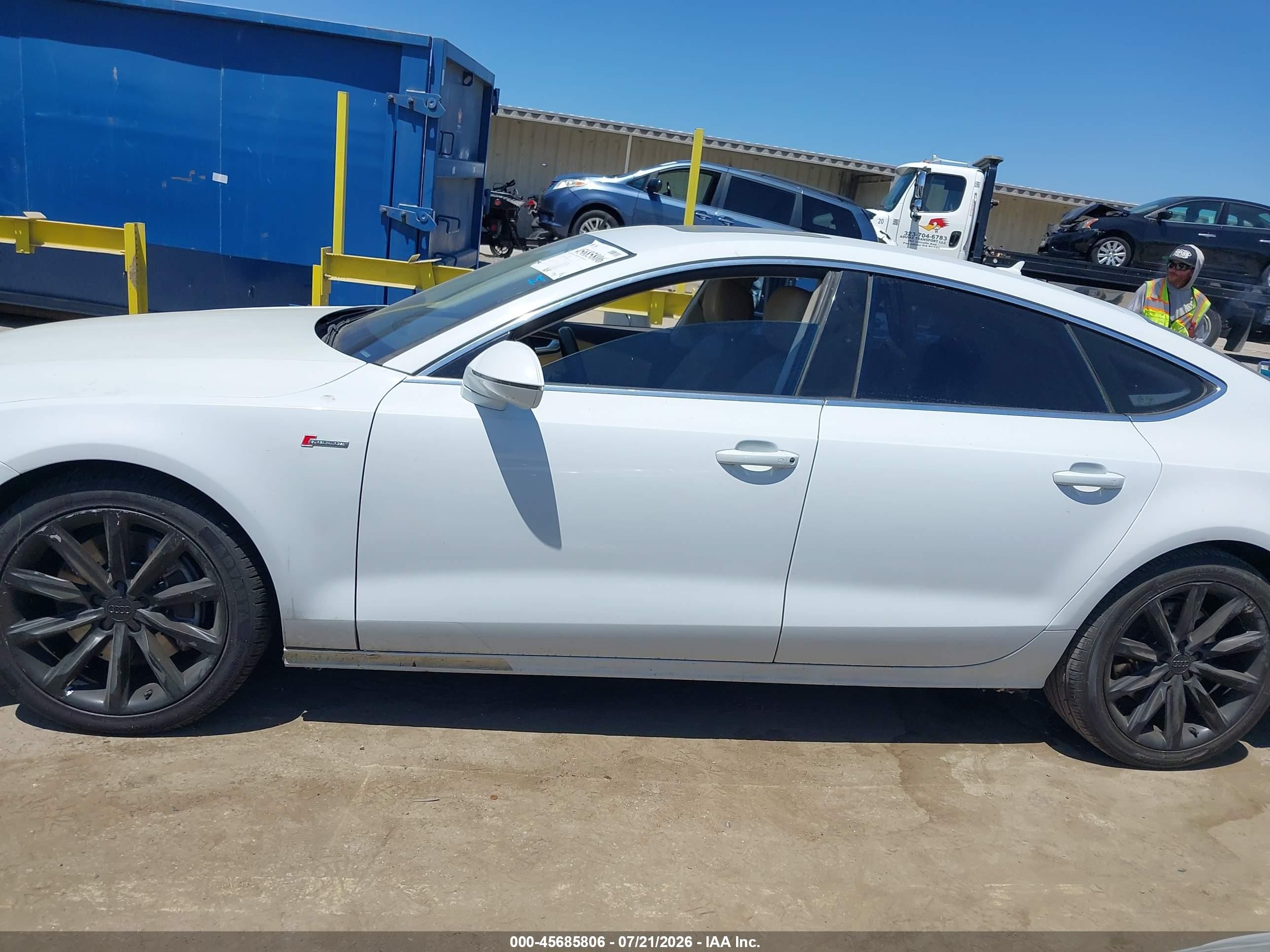 2012 Audi A7 Premium White vin: WAUYGAFC8CN061851