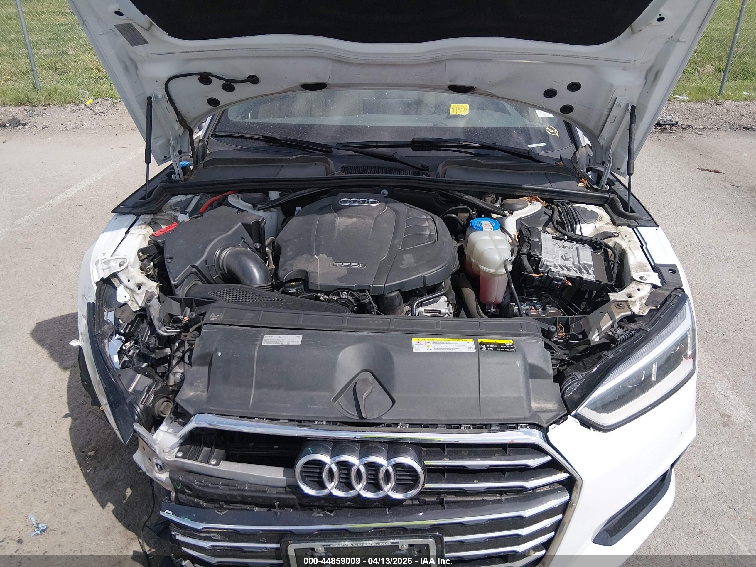 2018 Audi A5 2.0t Premium Белый vin: WAUYNGF57JN012521