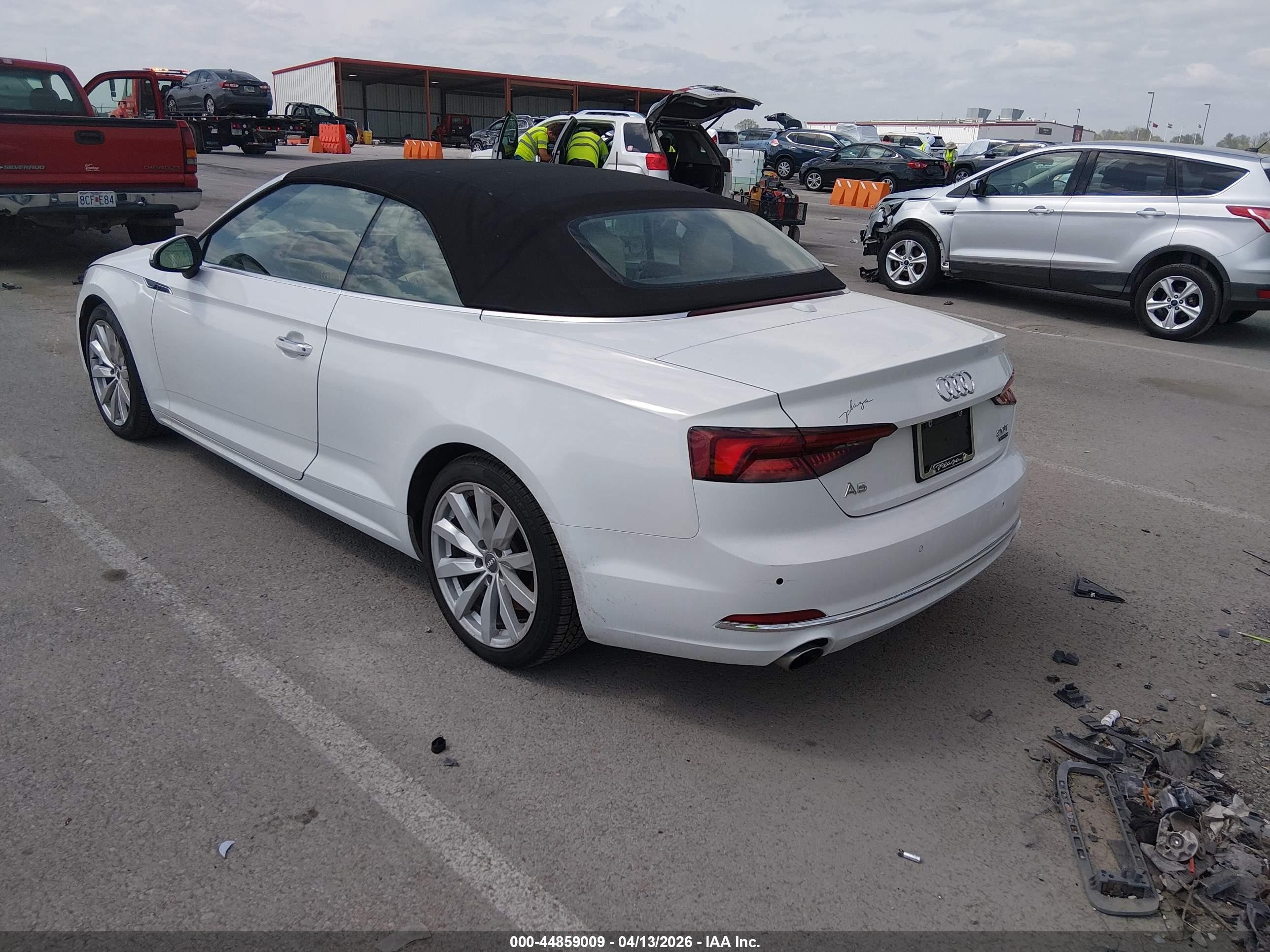2018 Audi A5 2.0t Premium Белый vin: WAUYNGF57JN012521
