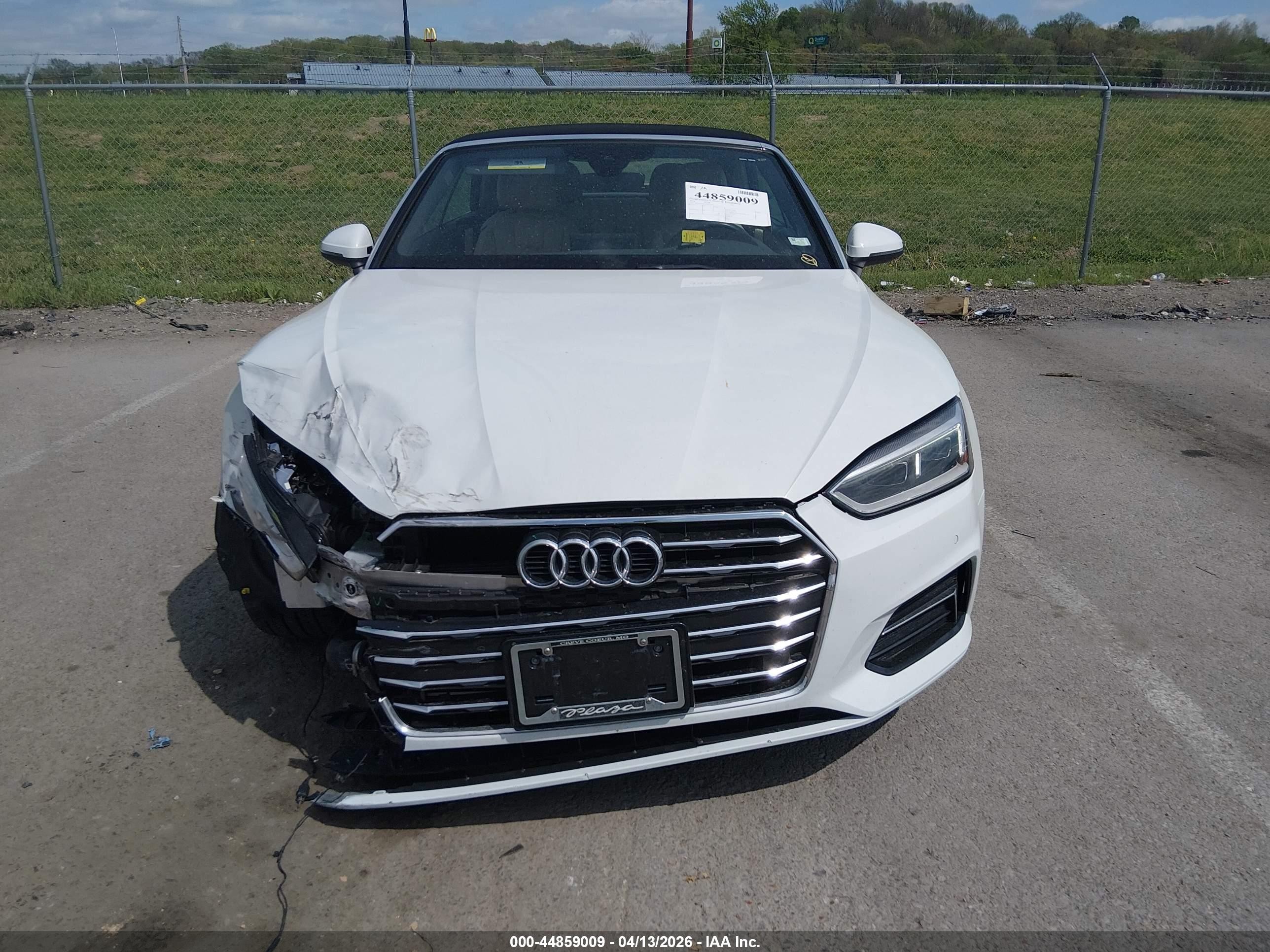 2018 Audi A5 2.0t Premium Белый vin: WAUYNGF57JN012521