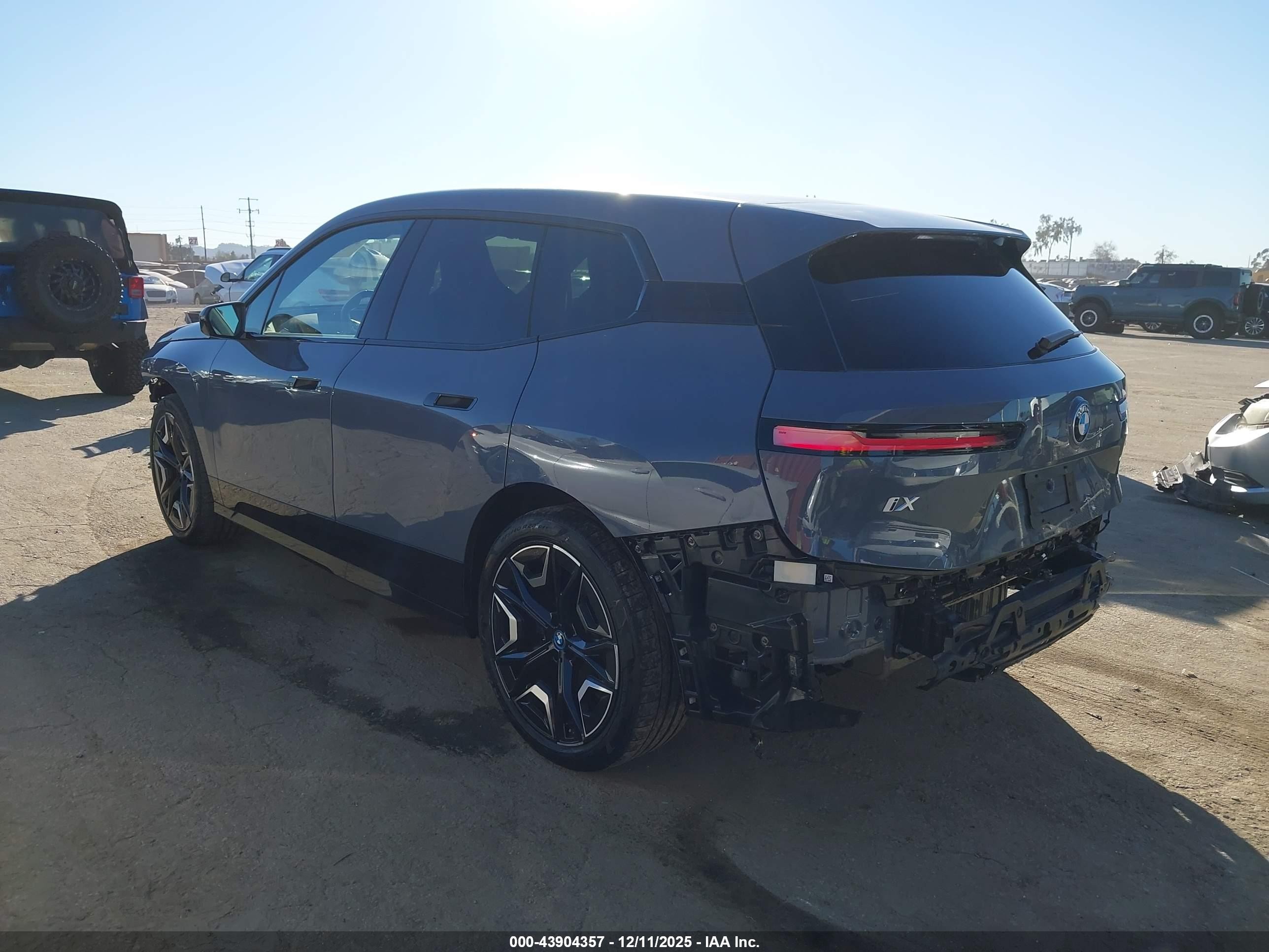 2024 Bmw Ix Xdrive50 Gray vin: WB523CF01RCR03239
