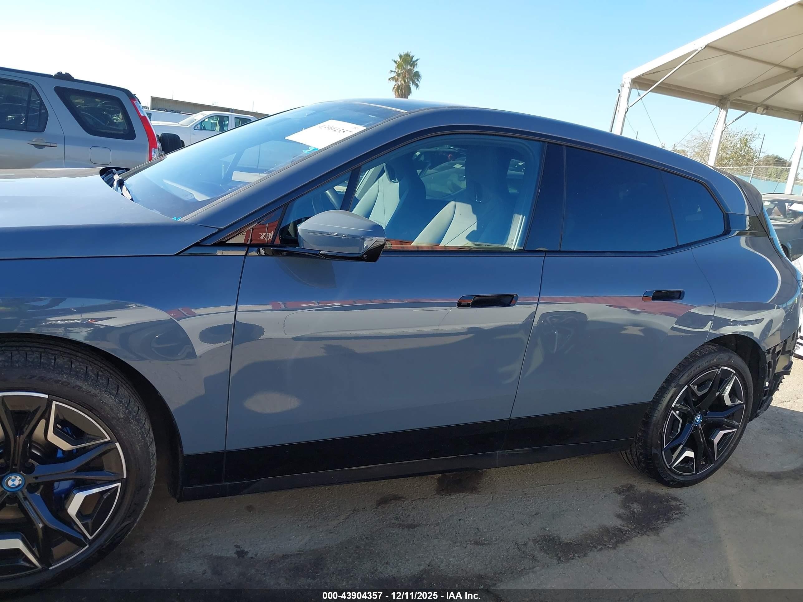 2024 Bmw Ix Xdrive50 Gray vin: WB523CF01RCR03239