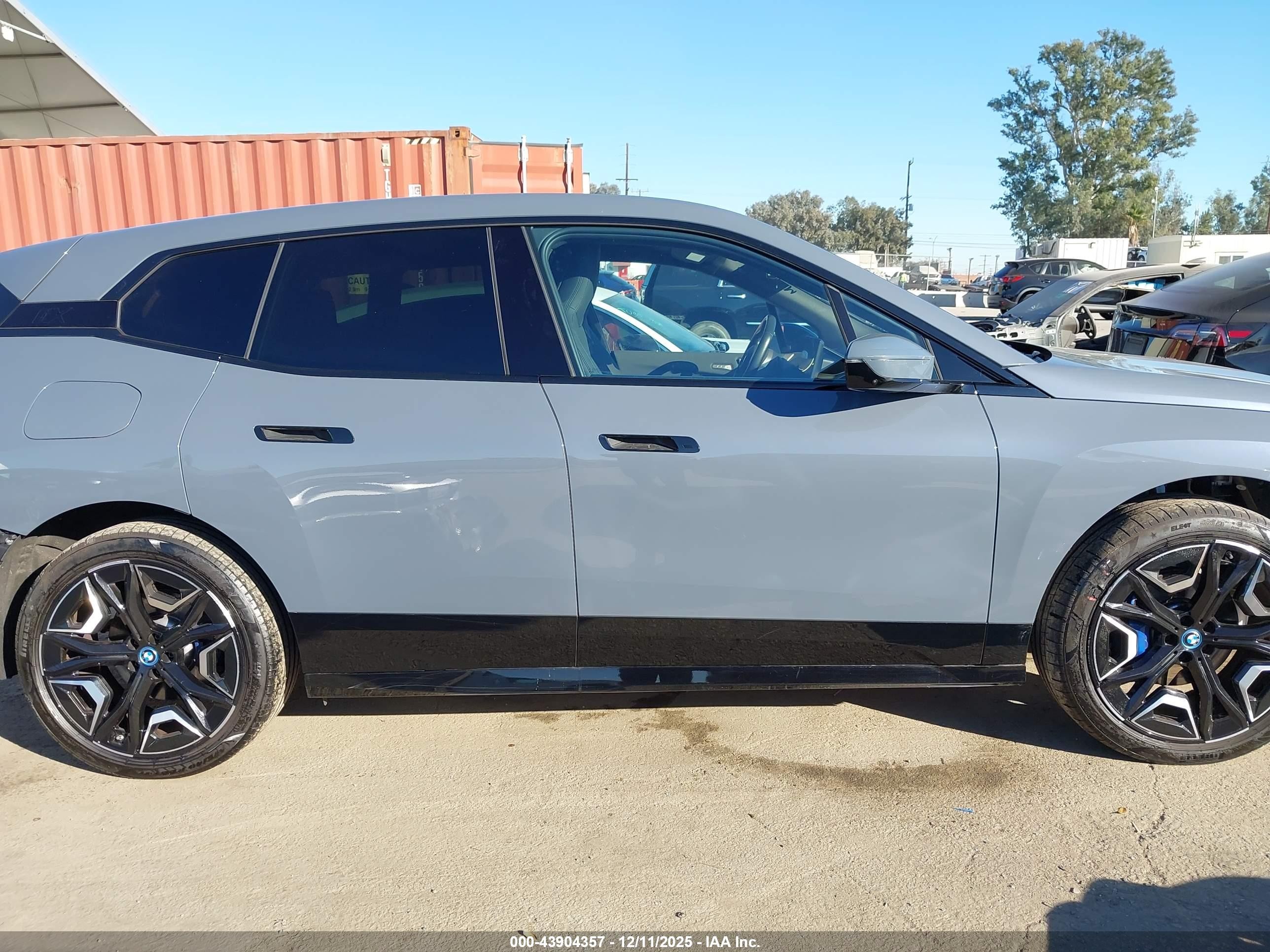 2024 Bmw Ix Xdrive50 Gray vin: WB523CF01RCR03239