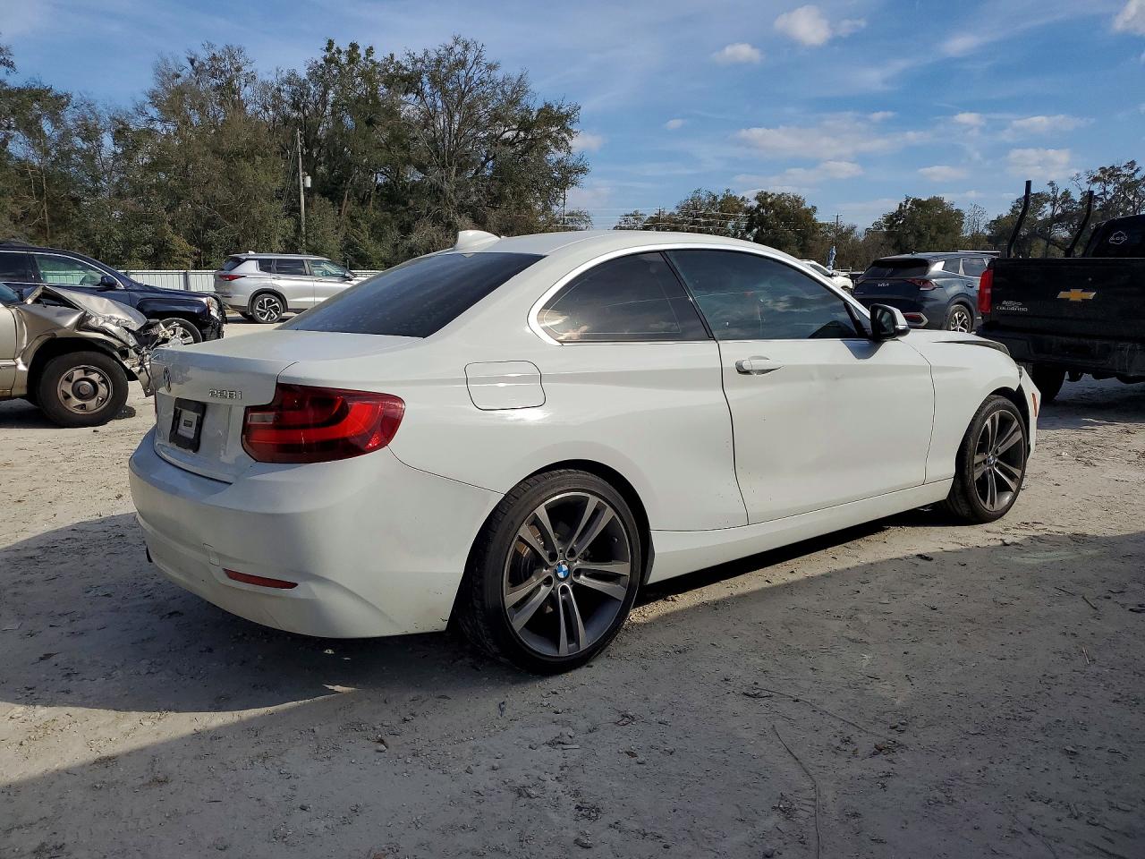 2014 Bmw 228 I White vin: WBA1F5C54EVV99113