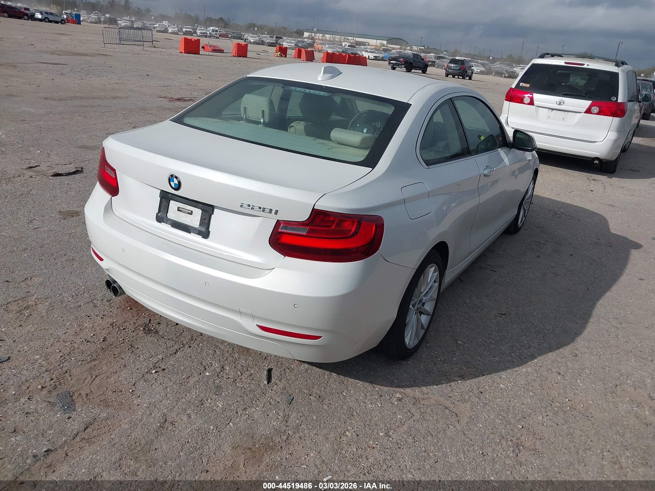 2014 Bmw 228i   White vin: WBA1F5C58EV246051