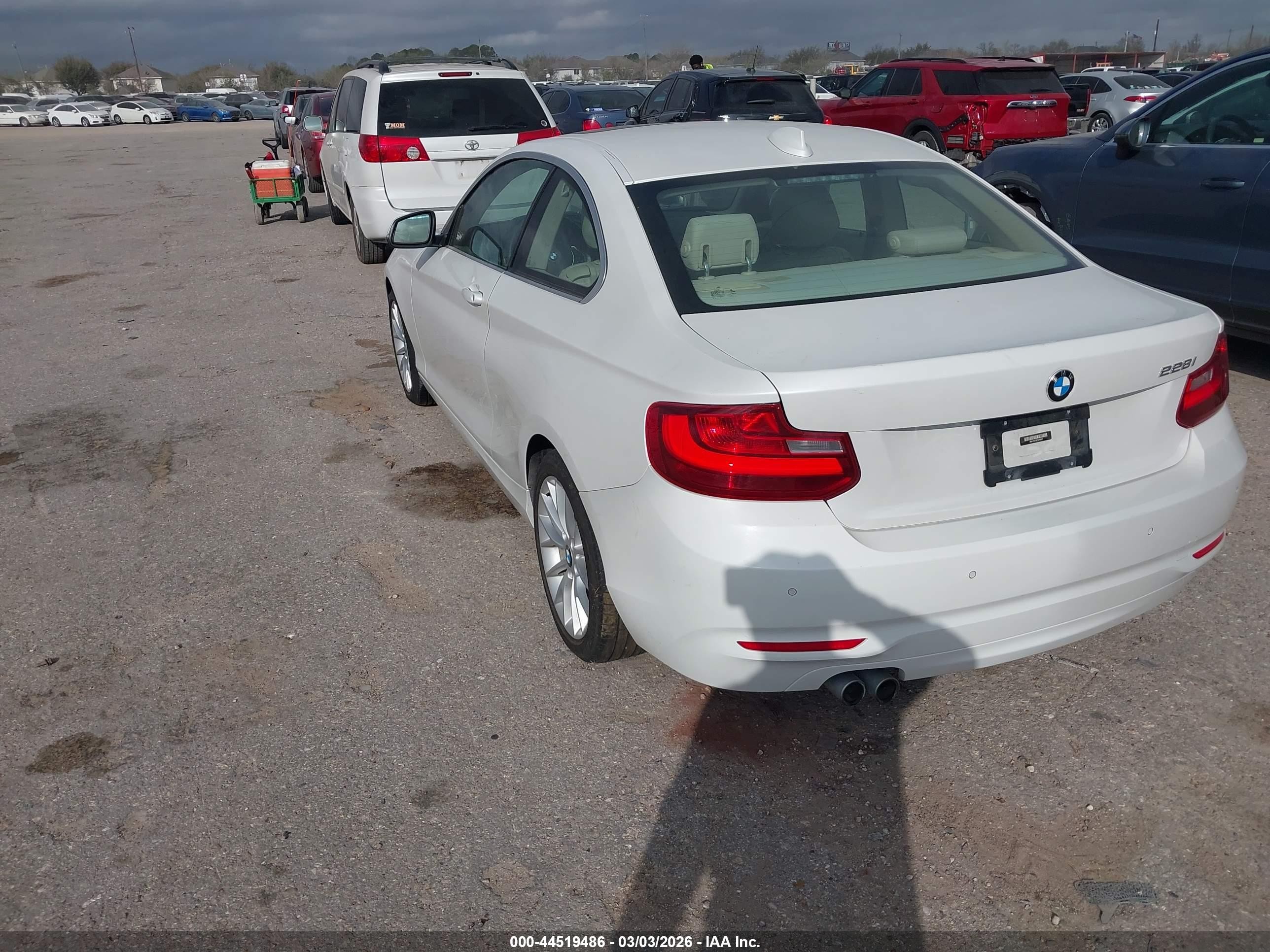 2014 Bmw 228i   White vin: WBA1F5C58EV246051