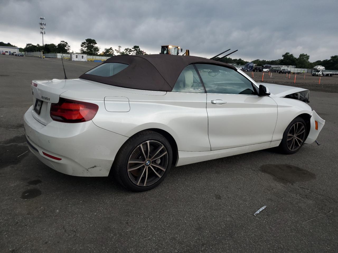 2021 Bmw 230xi    White vin: WBA2K1C02M7J54711