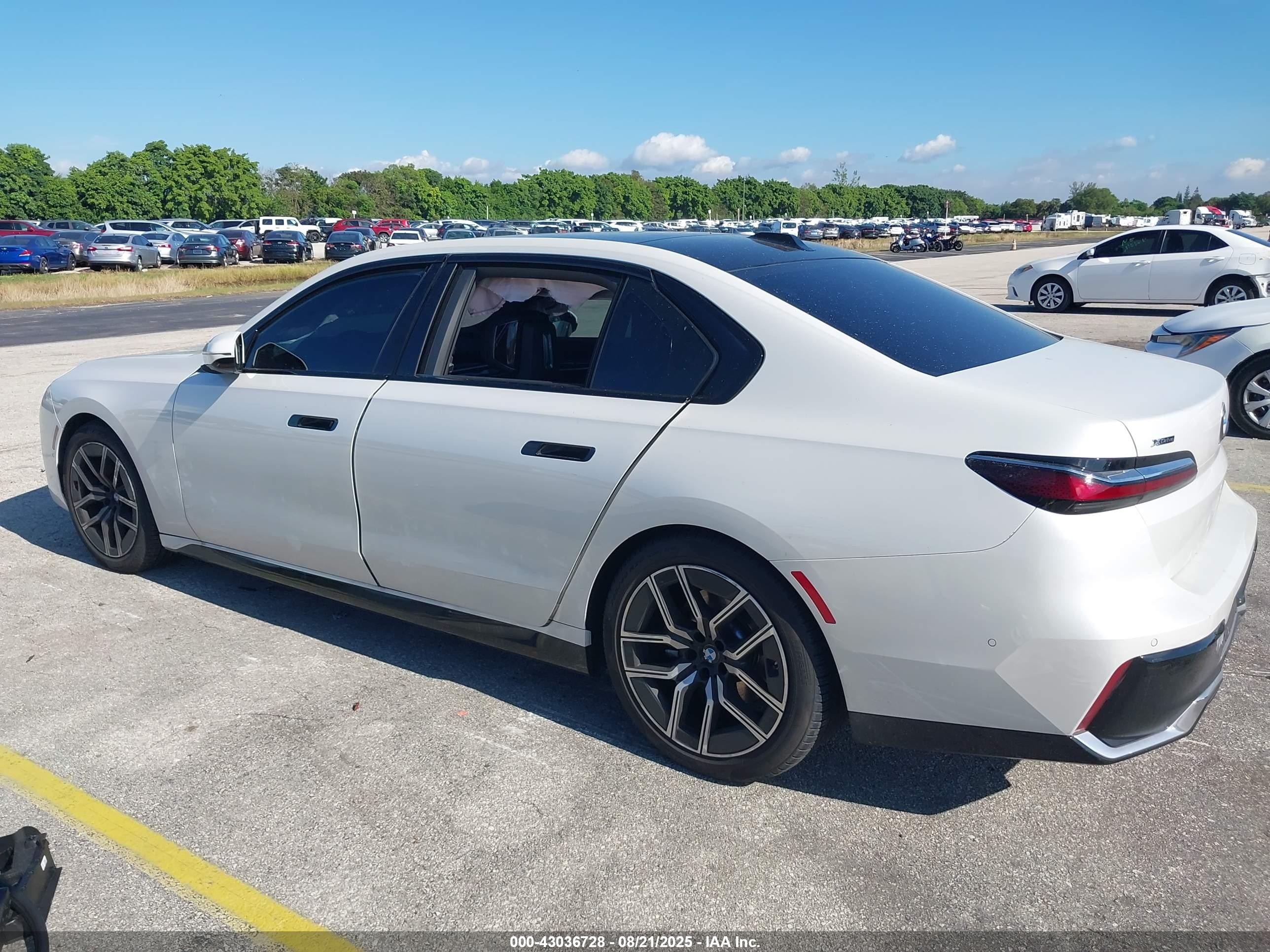 2025 Bmw 740 I Xdrive White vin: WBA33EH09SCV39043