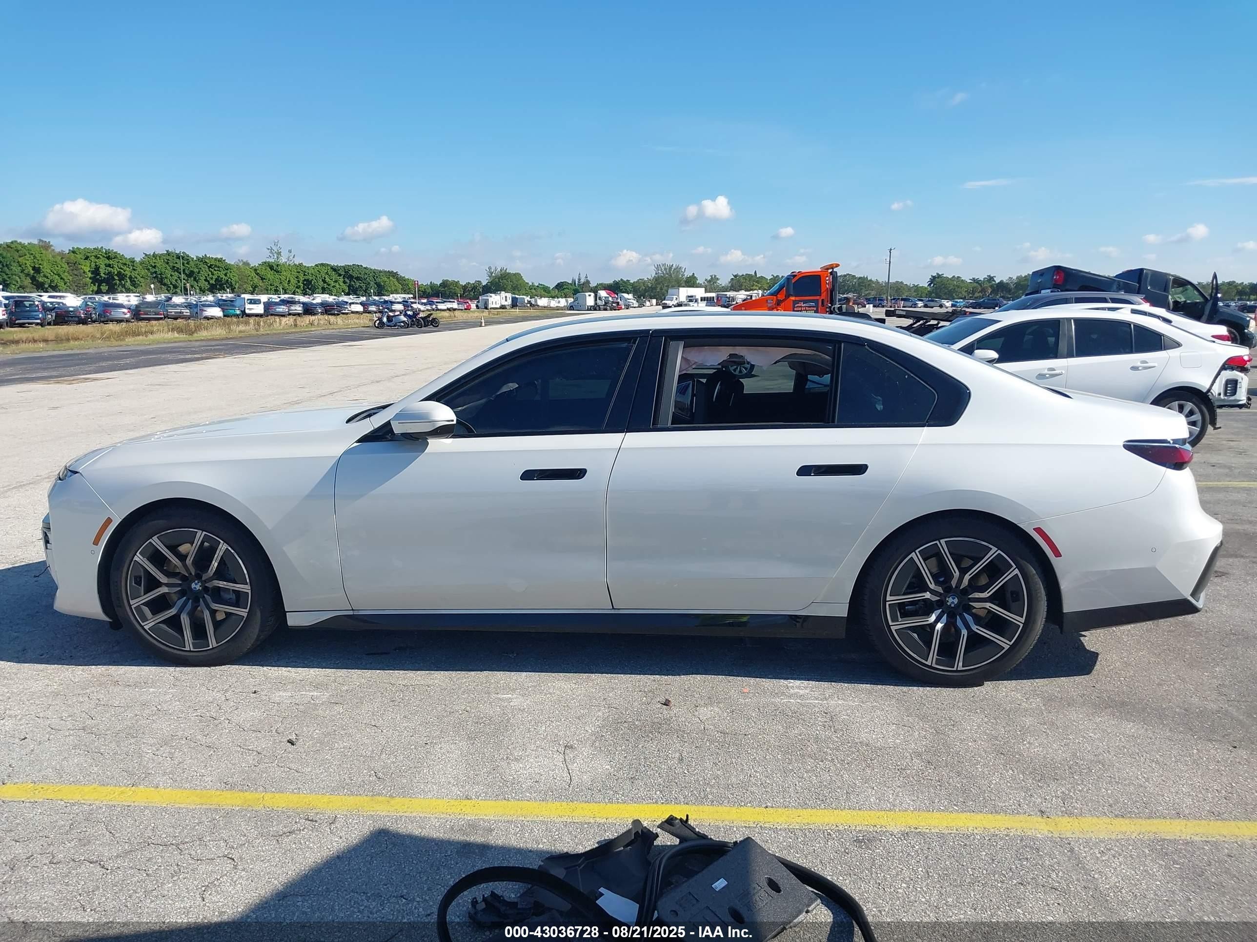 2025 Bmw 740 I Xdrive White vin: WBA33EH09SCV39043