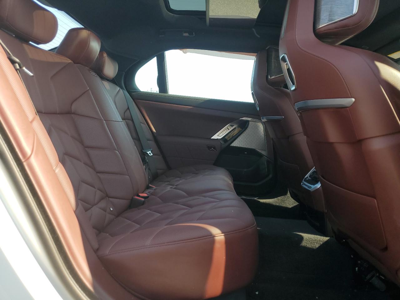 2024 Bmw 760 Xi White vin: WBA33EJ05RCR10400