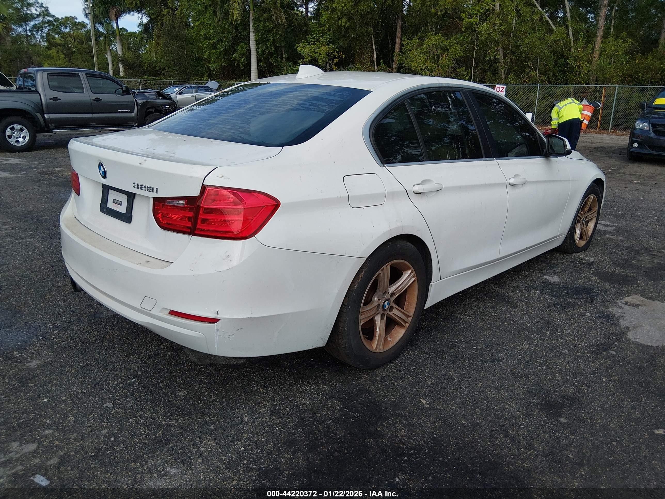 2015 Bmw 328i   White vin: WBA3A5C50FF606271