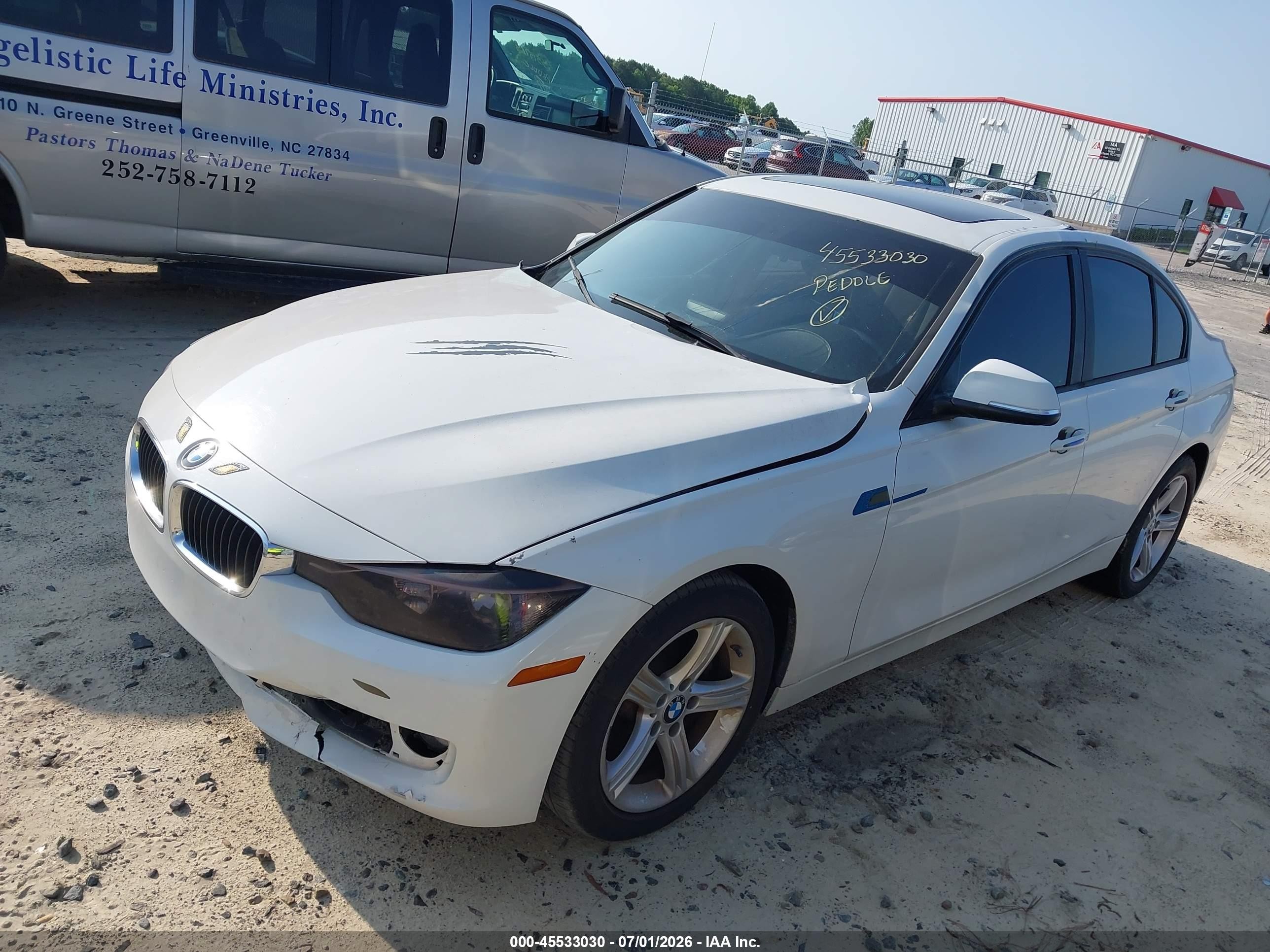 2013 Bmw 328i   White vin: WBA3A5C51DF600394