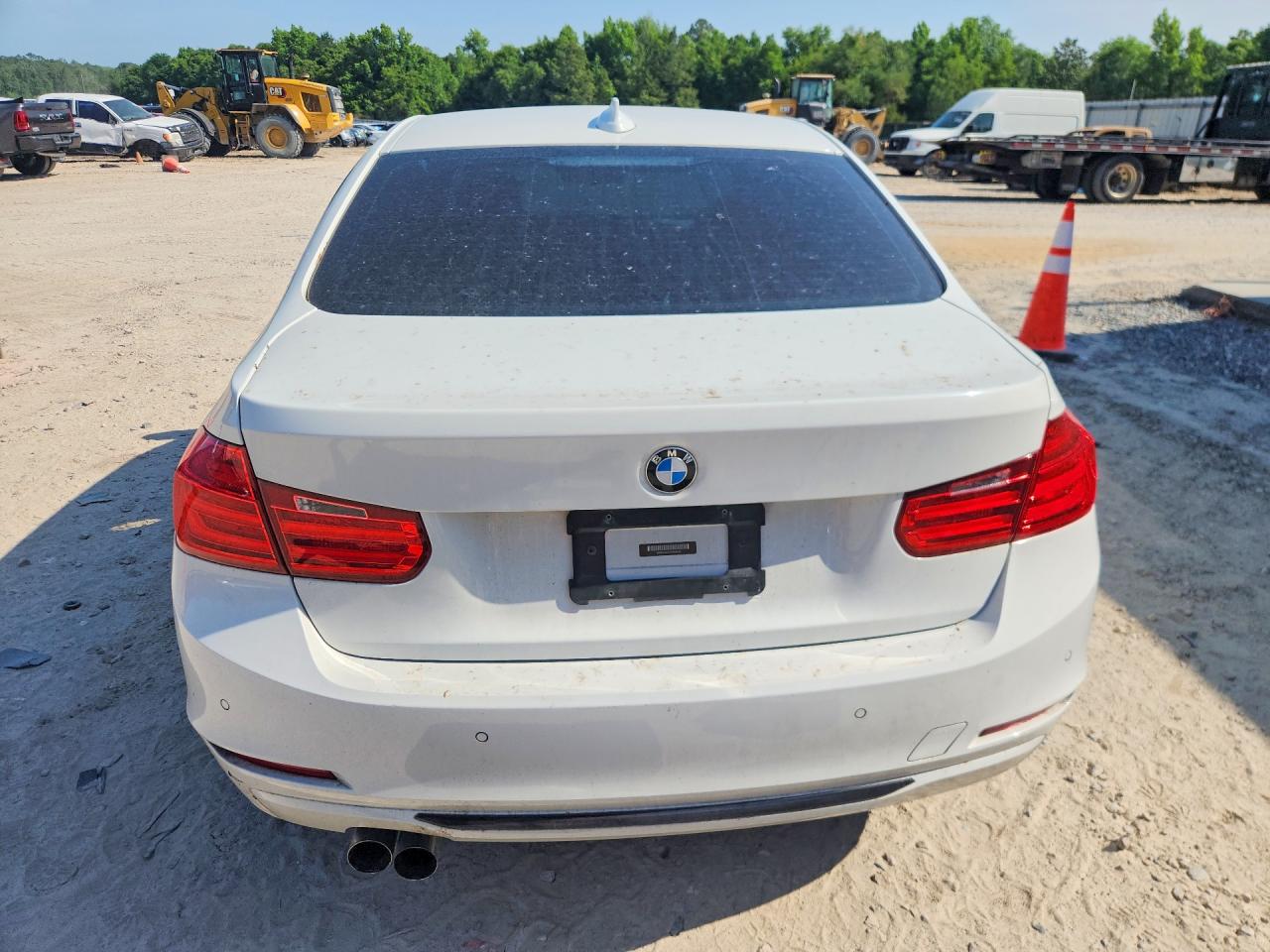 2015 Bmw 328 I Белый vin: WBA3A5C51FF609549