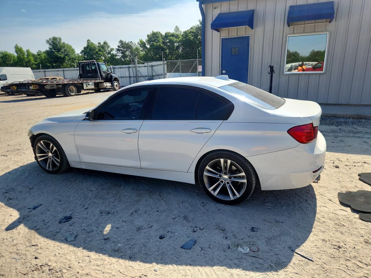 2015 Bmw 328 I Белый vin: WBA3A5C51FF609549