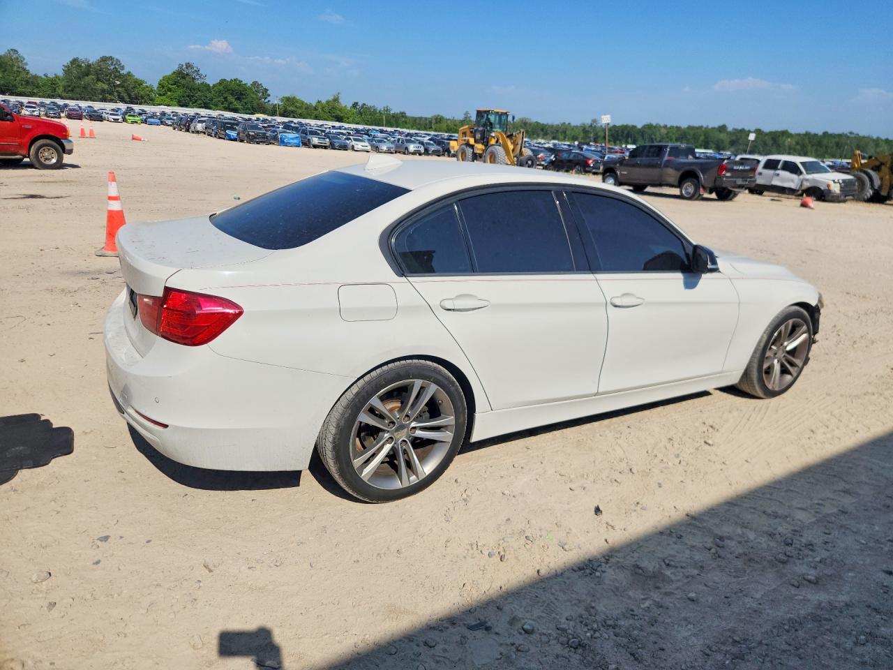 2015 Bmw 328 I Белый vin: WBA3A5C51FF609549