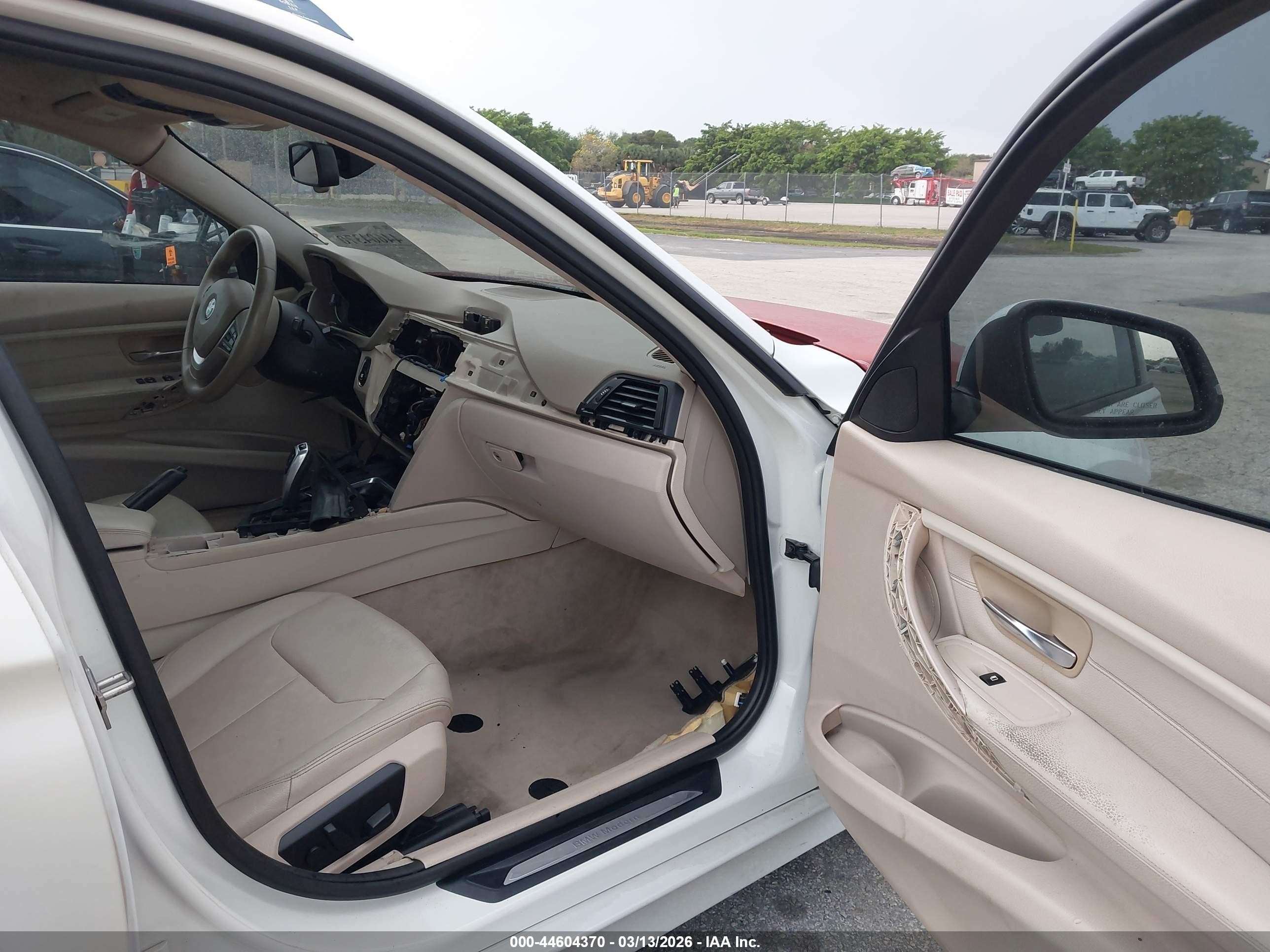 2013 Bmw 328i   White vin: WBA3A5C52DF356609