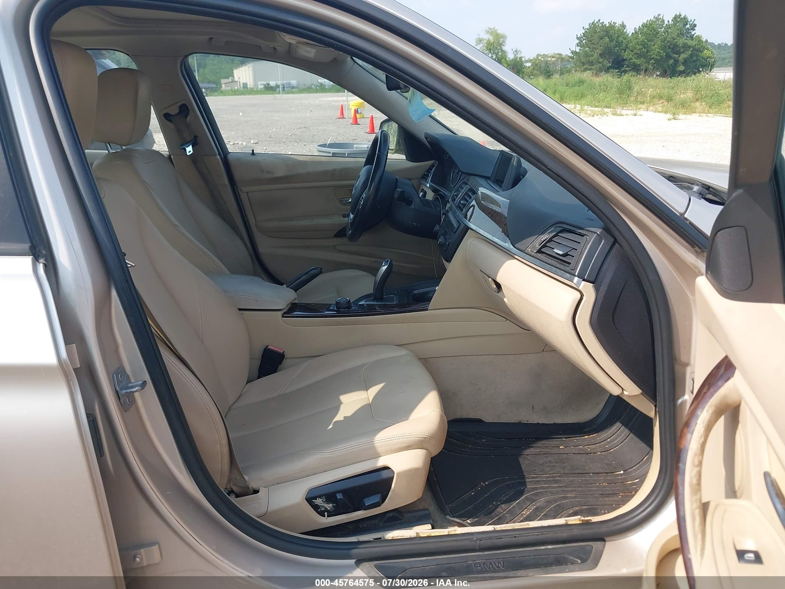 2014 Bmw 328i   Champagne vin: WBA3A5C52EJ463447