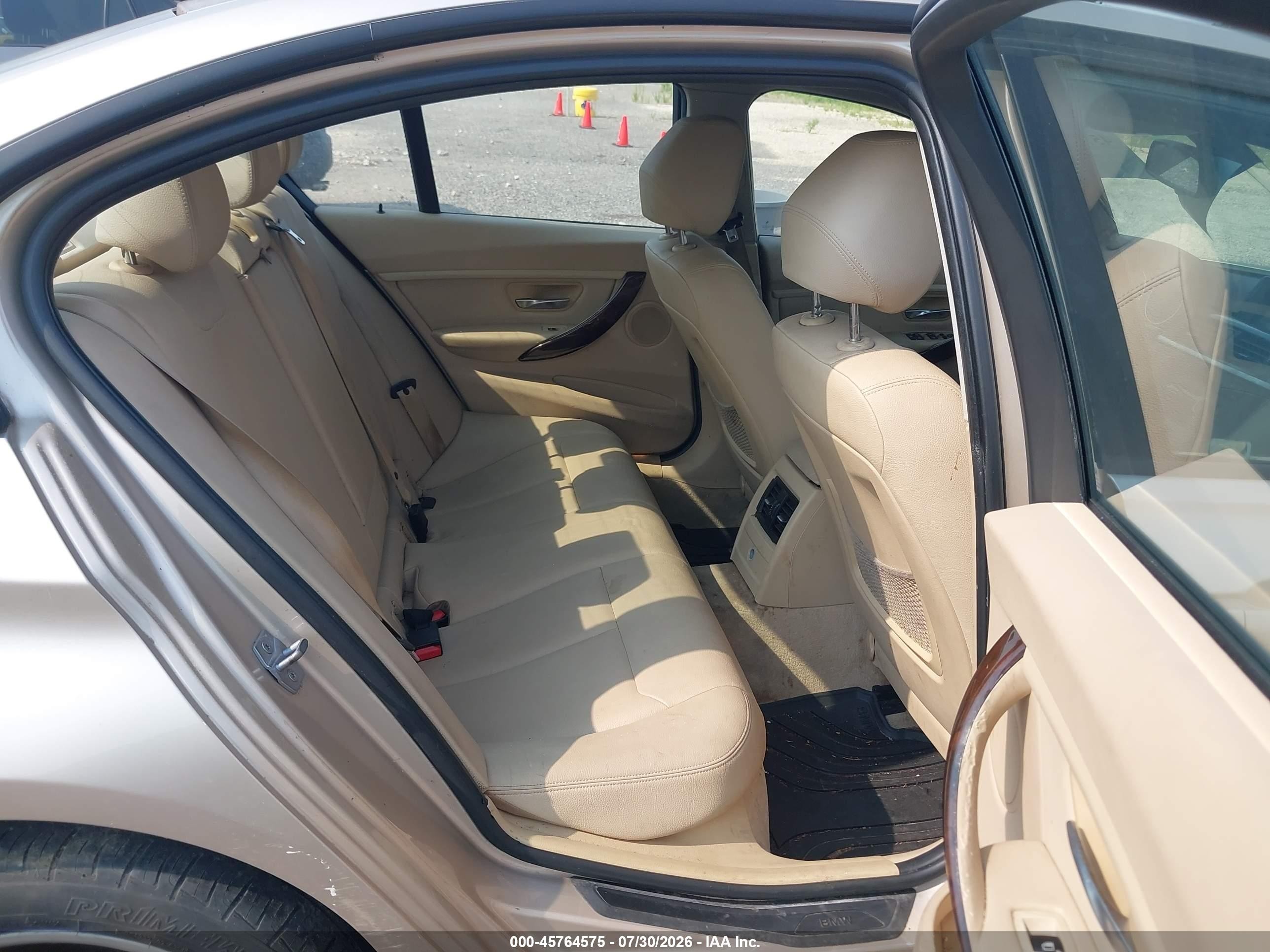 2014 Bmw 328i   Champagne vin: WBA3A5C52EJ463447