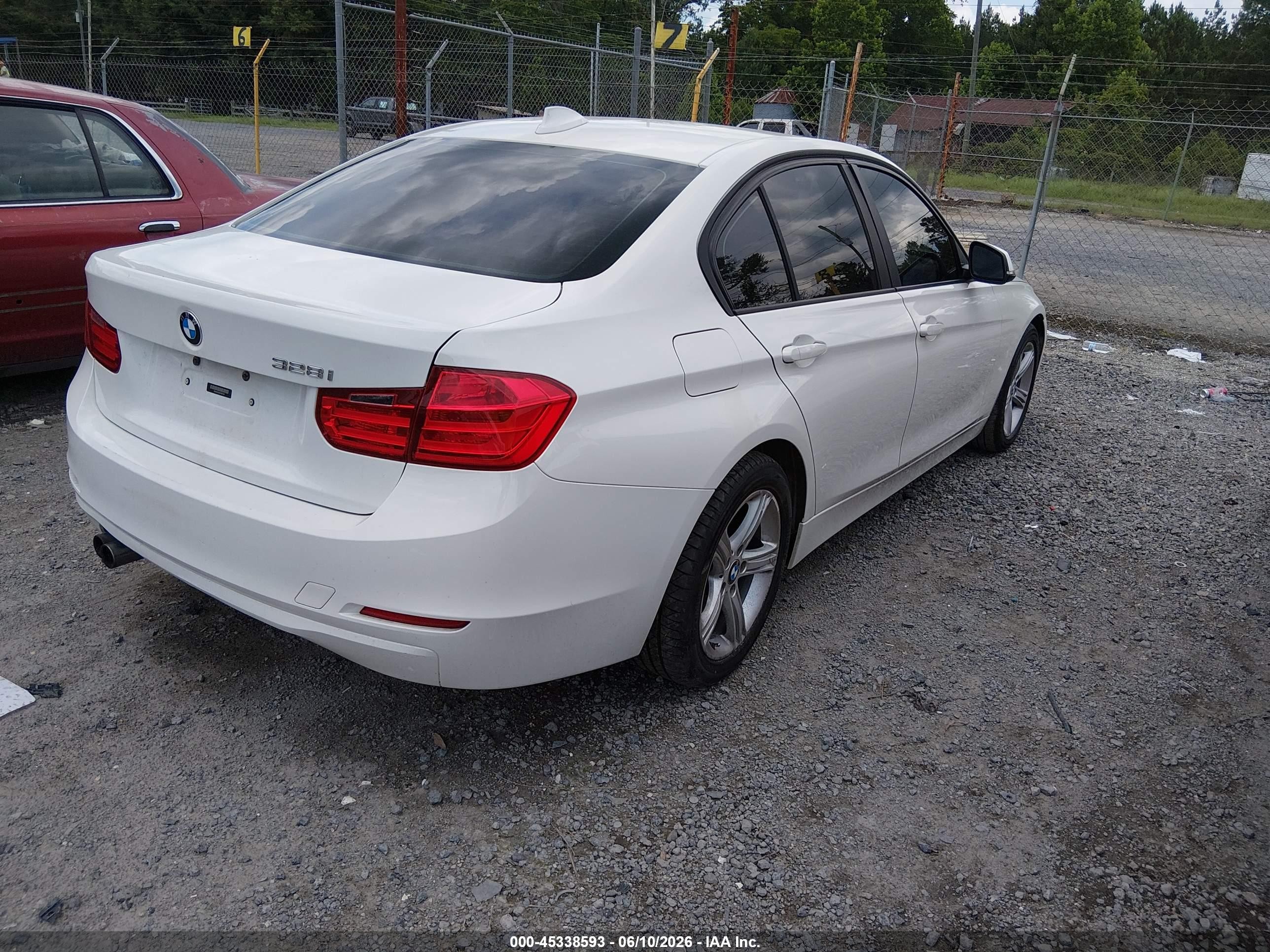2014 Bmw 328i Белый vin: WBA3A5C55EF605129