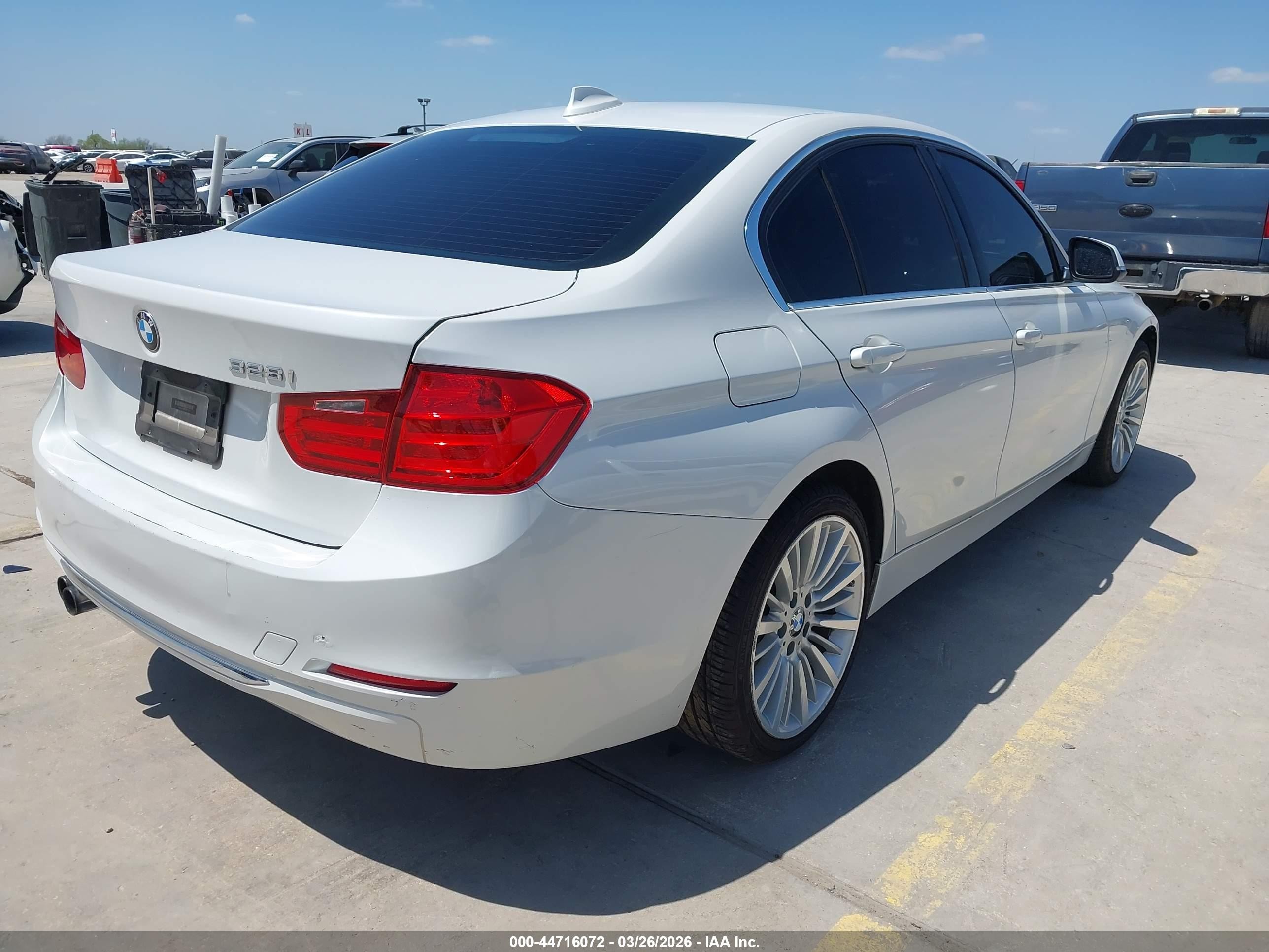2012 Bmw 328i   White vin: WBA3A5C56CF347510